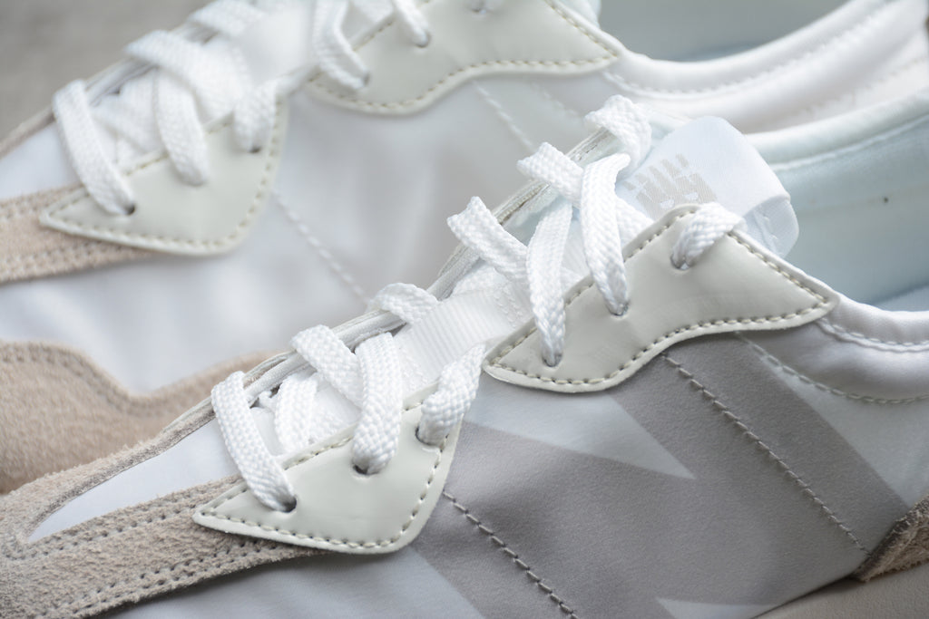 New Balance 327 – Blanco / Beige