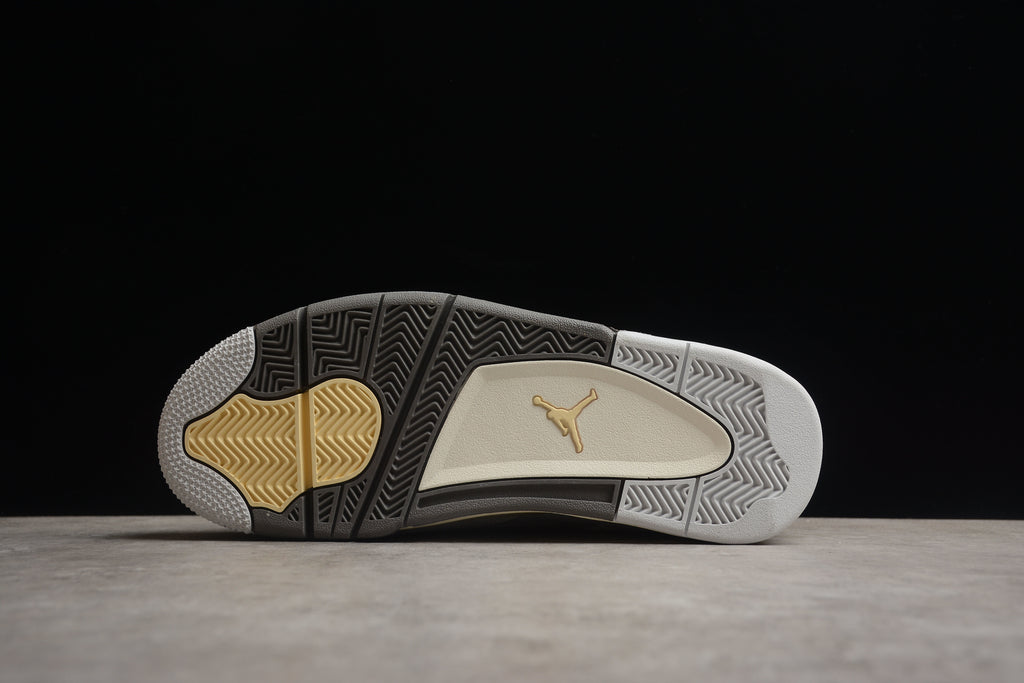 Air Jordan 4 – Gris / Beige