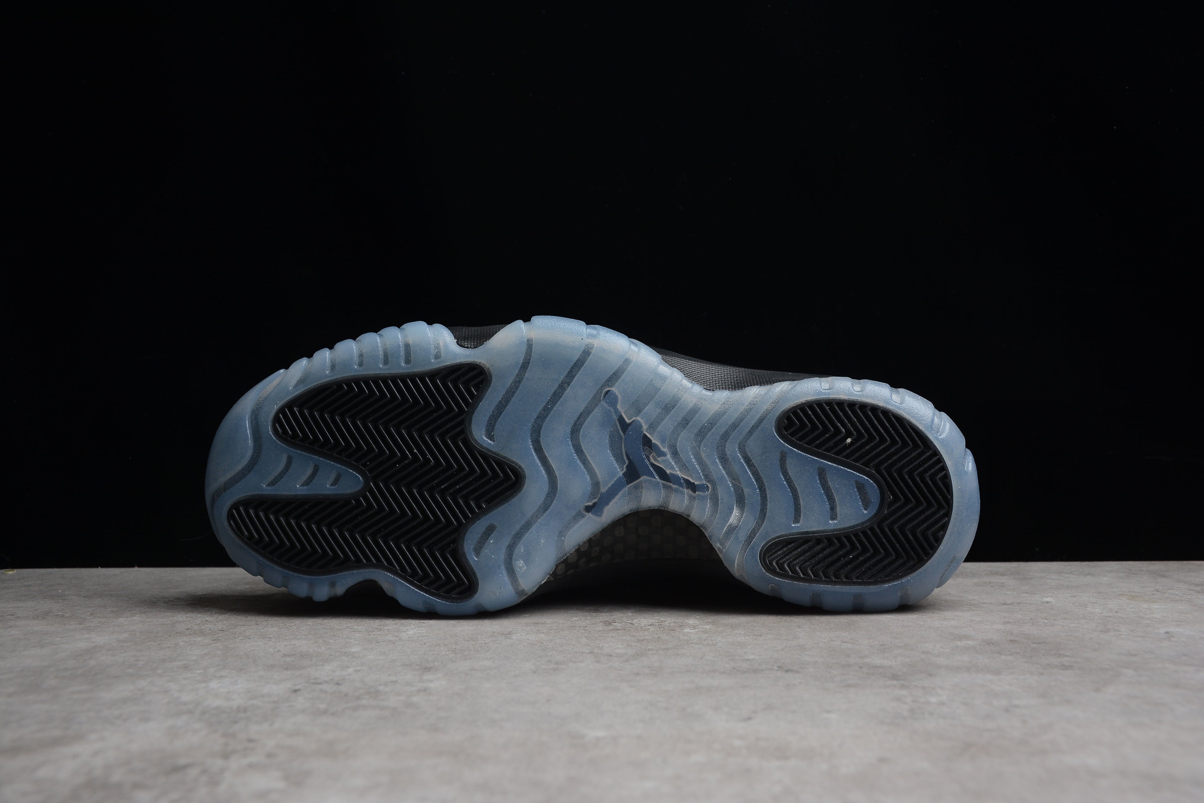 Air Jordan 11 – Negro / Azul