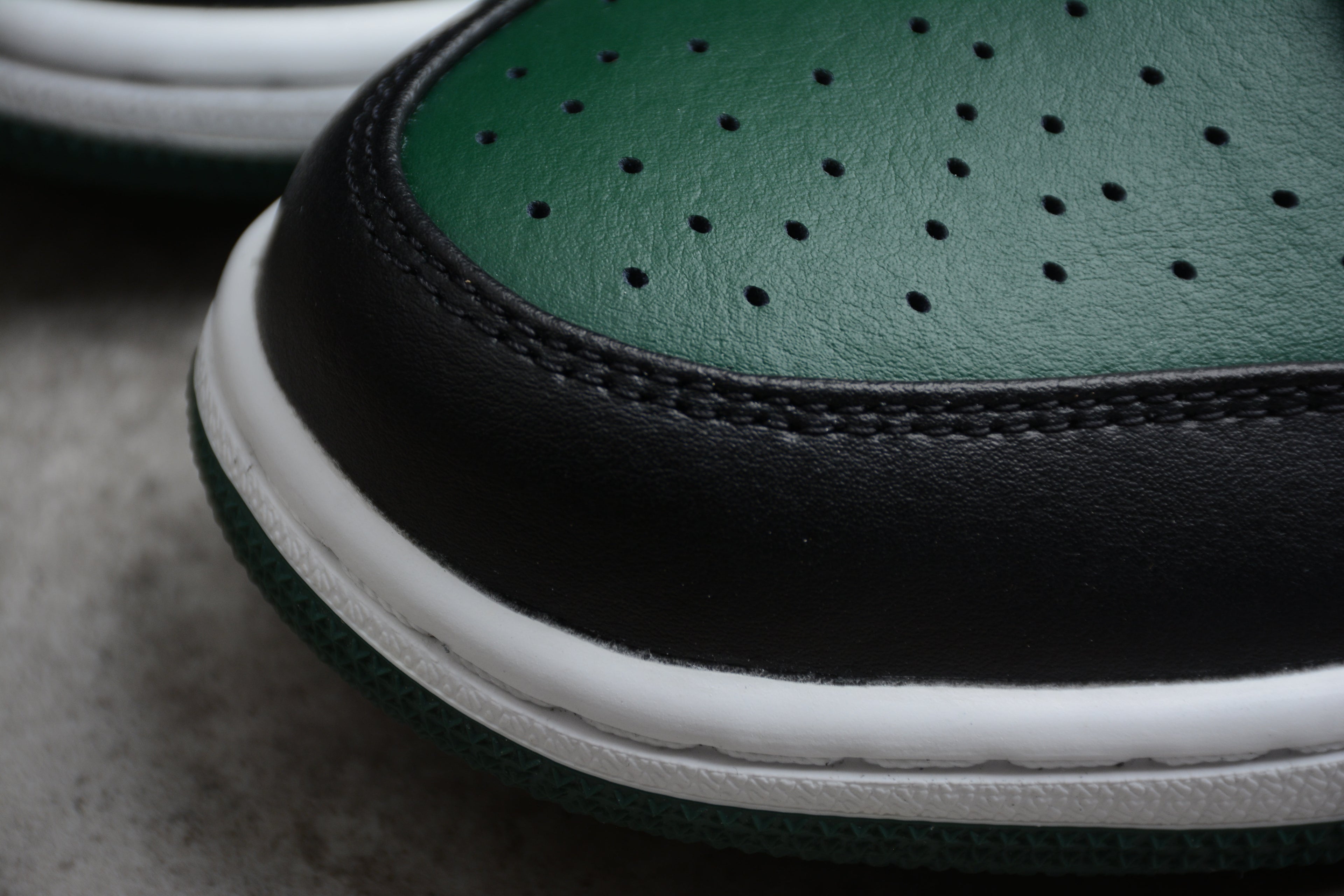 Jordan 1 Low – Verde / Negro / Blanco