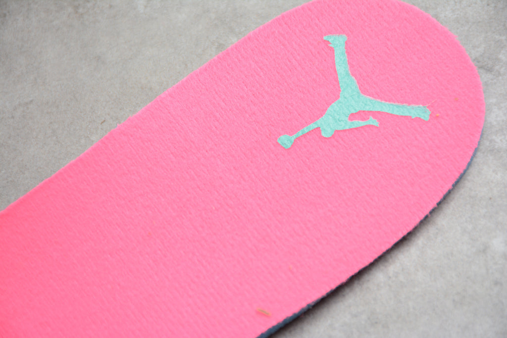 Air Jordan 1 Mid – Blanco / Rosa / Turquesa