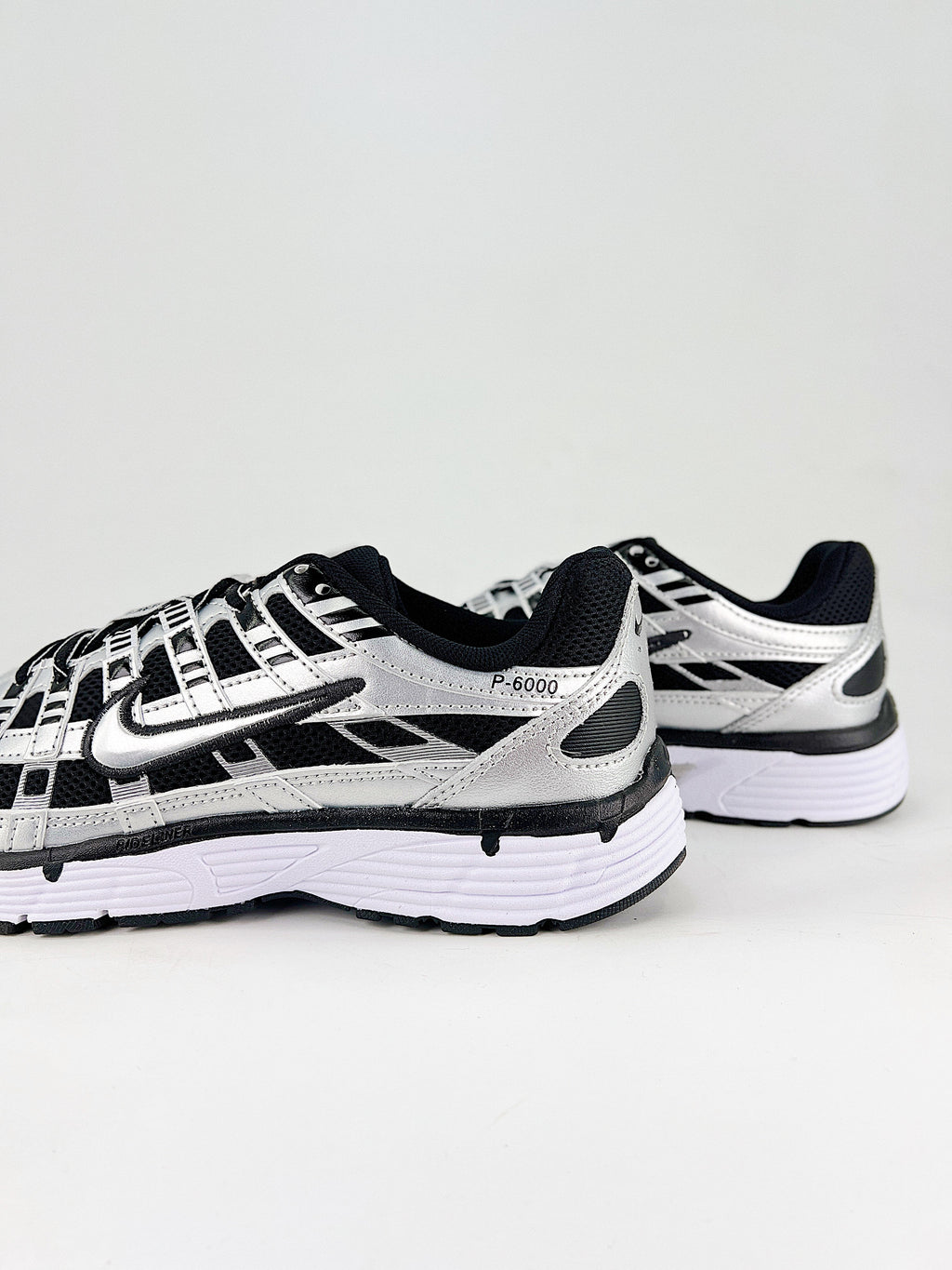 P-6000 – Gris / Negro / Blanco