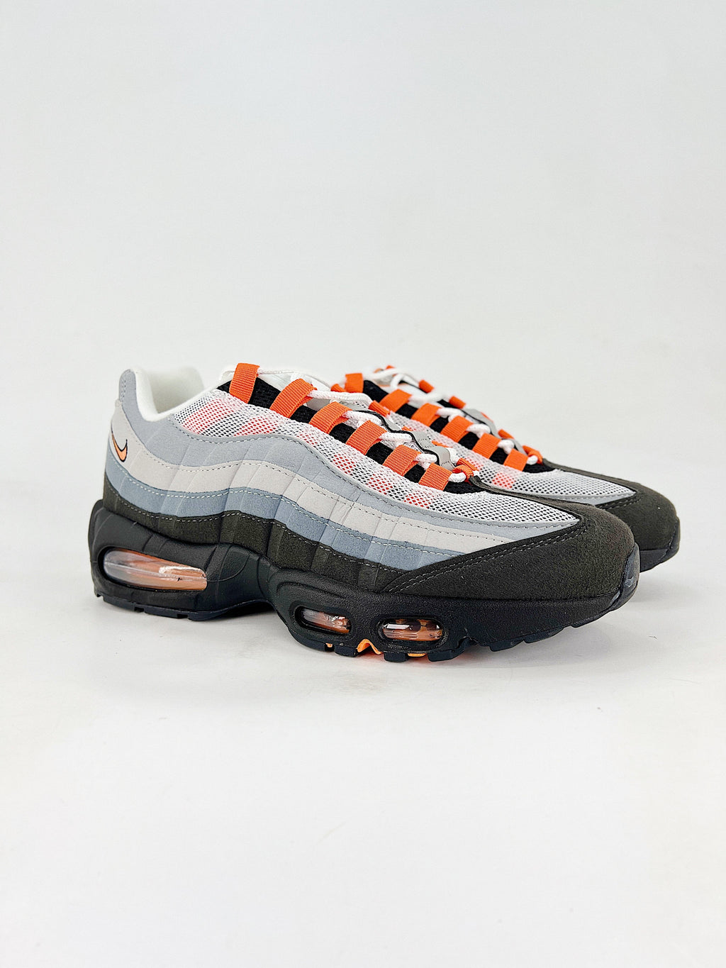Air Max 95 – Negro / Gris / Naranja