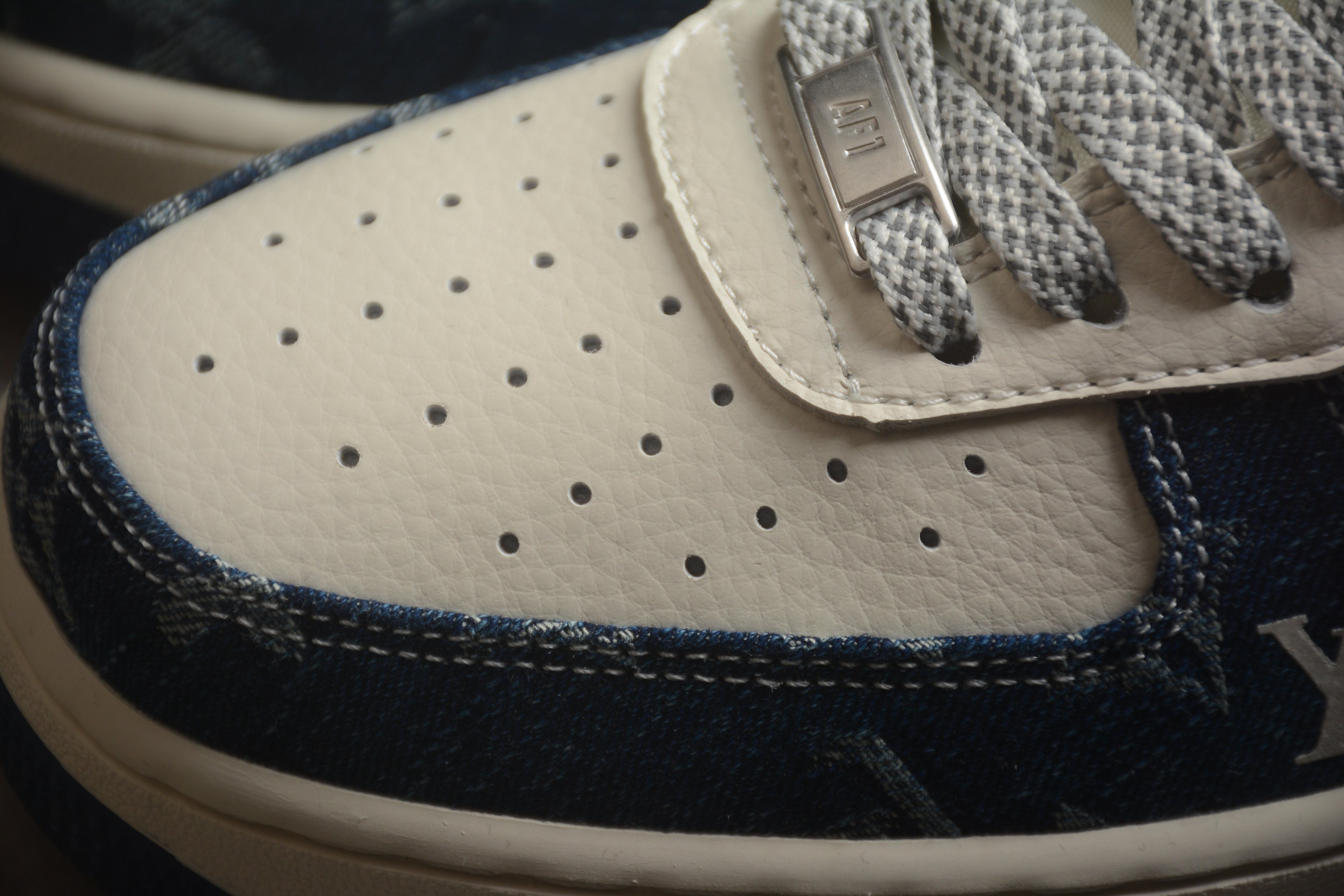 Air Force 1 Low LV – Blanco / Azul
