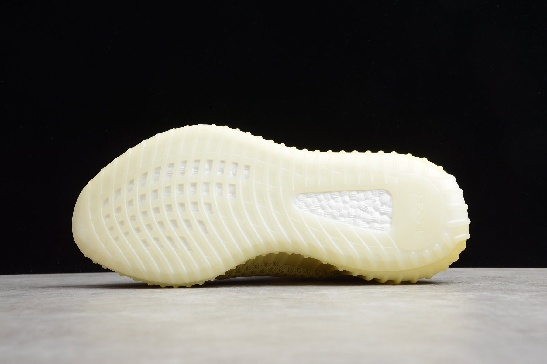 Adidas Yeezy 350 – Amarillo / Gris