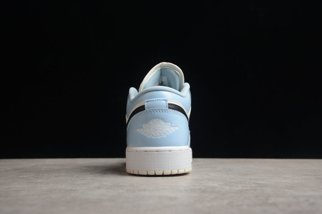 Jordan 1 Low – Azul / Blanco / Negro