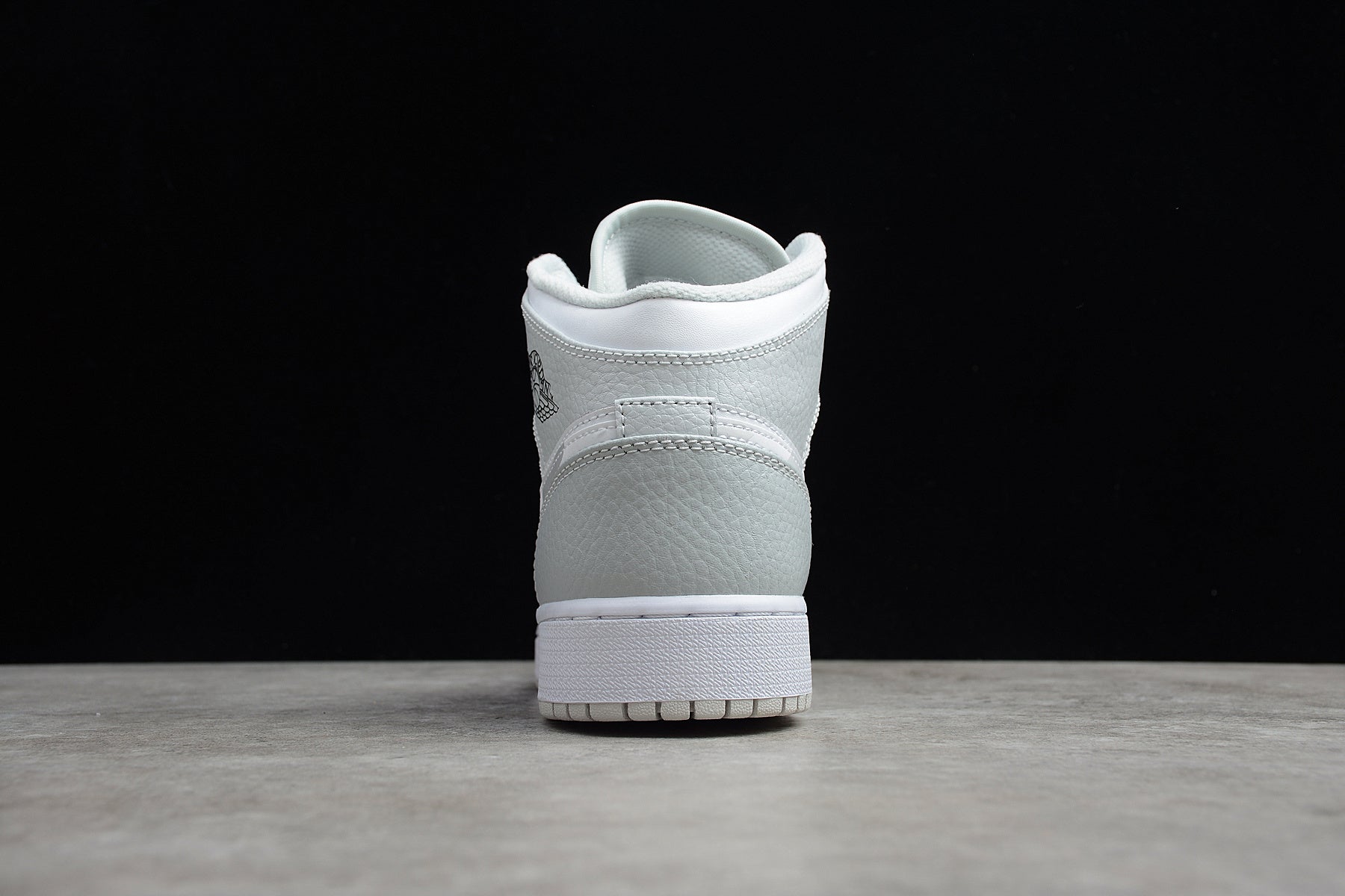 Air Jordan 1 Mid – Gris Claro / Blanco