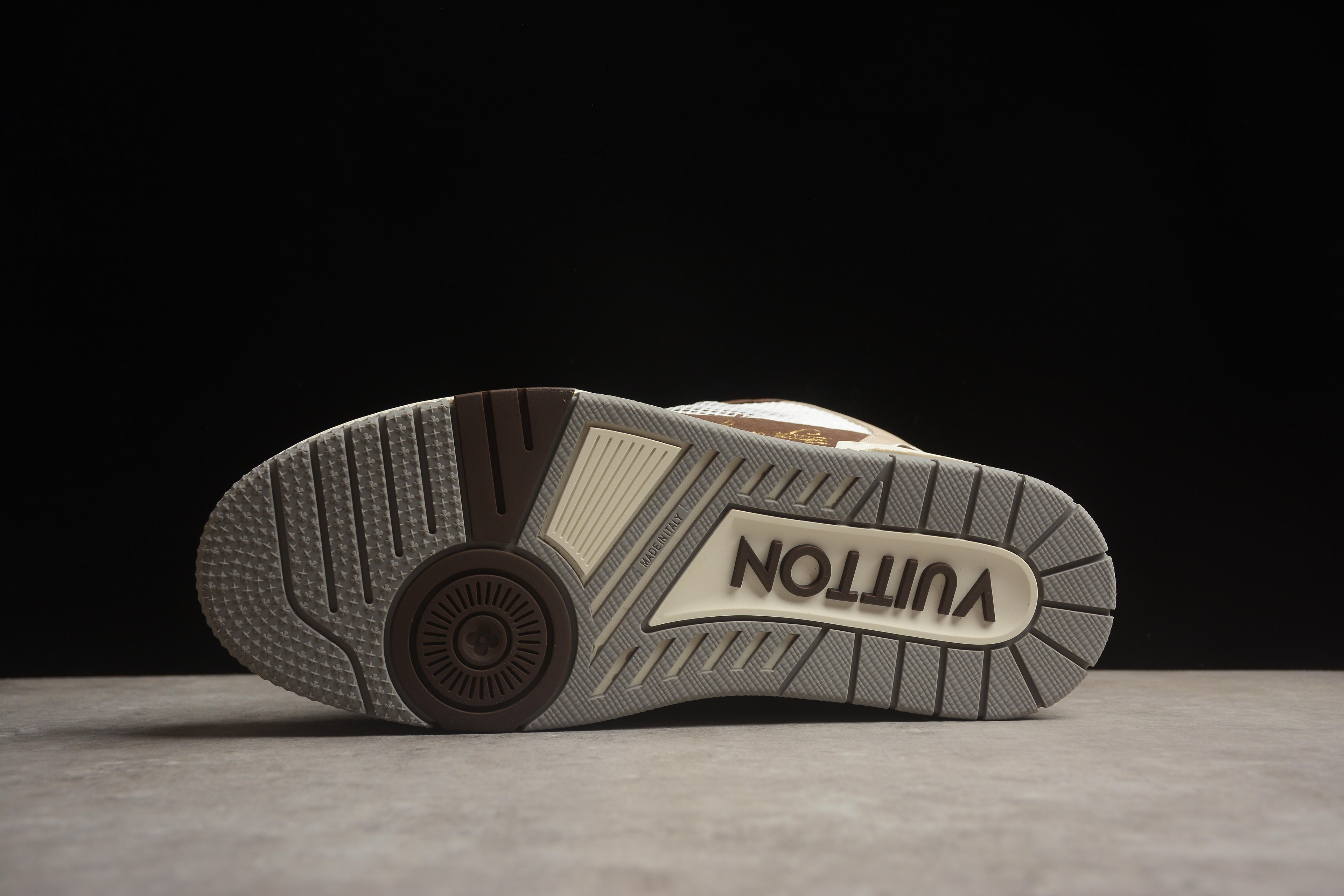 Louis Vuitton Trainer Low – Marrón / Blanco