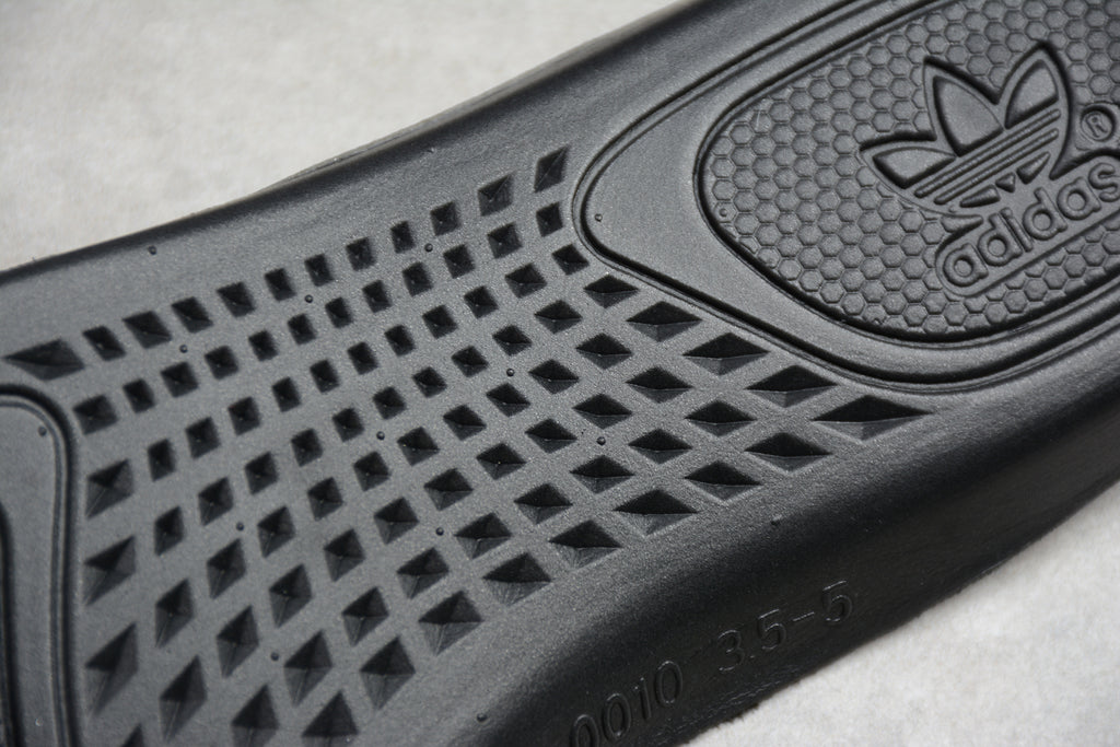 Adidas Yeezy 350 – Negro / Rojo