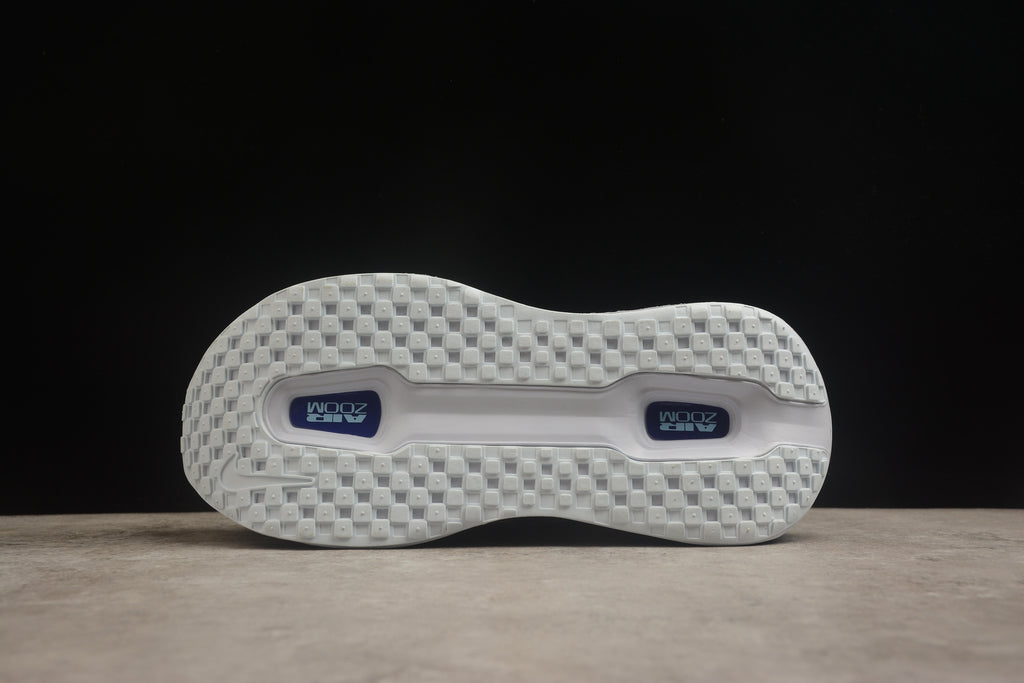 Vomero Premium – Blanco / Azul Oscuro