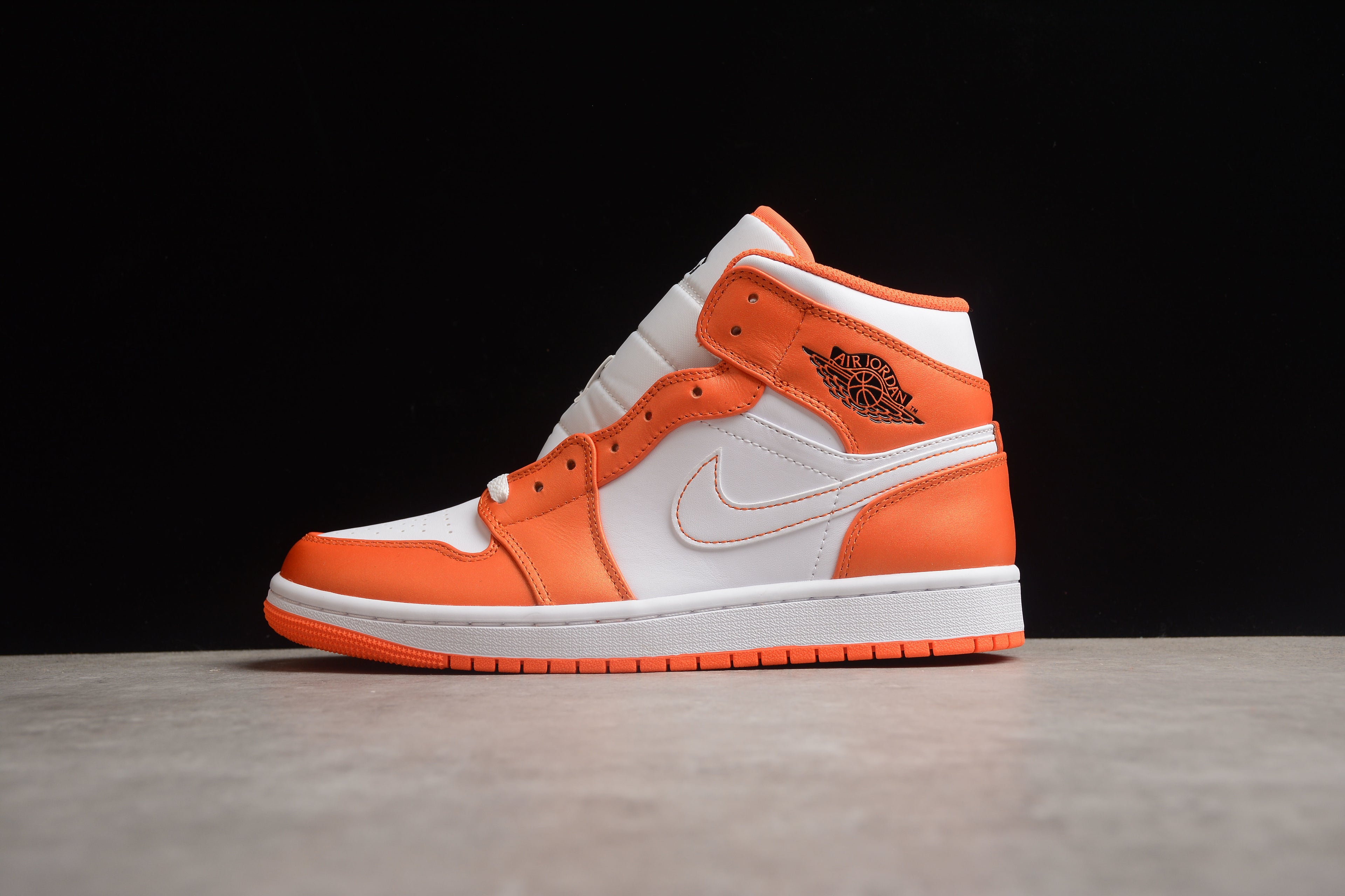 Air Jordan 1 Mid – Naranja / Blanco