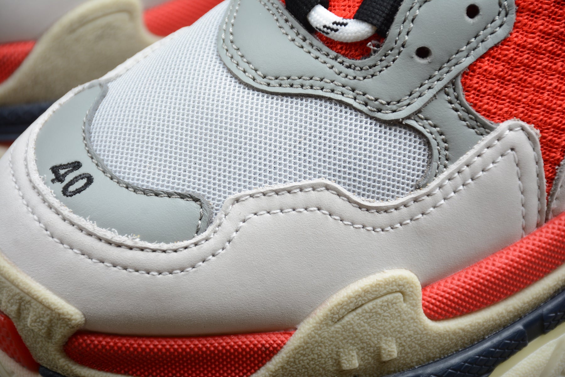 Balenciaga Triple S – Gris / Rojo