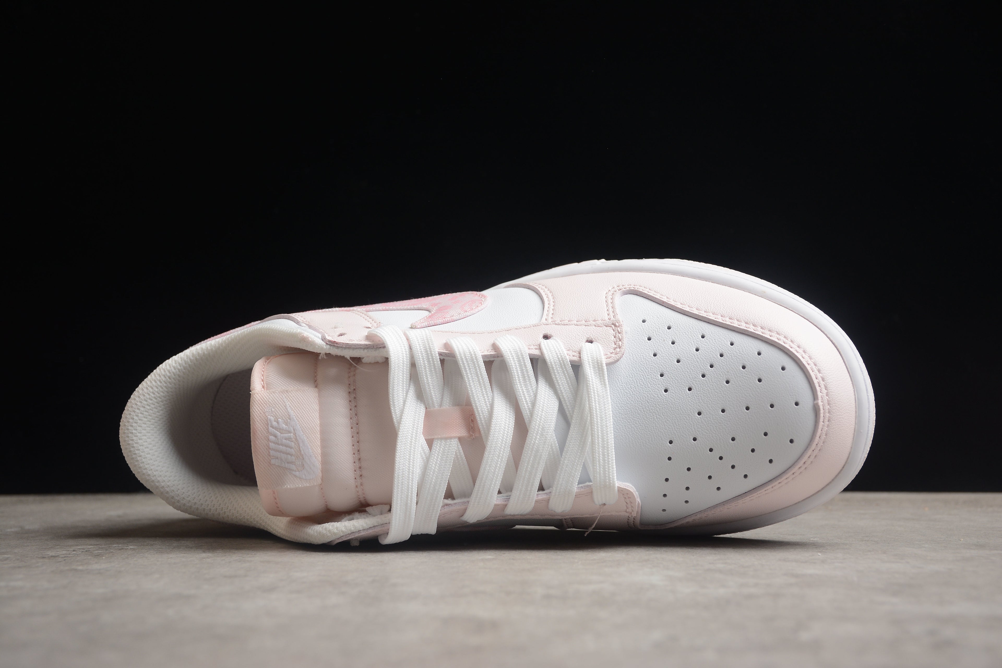 Dunk SB – Rosa Claro / Blanco