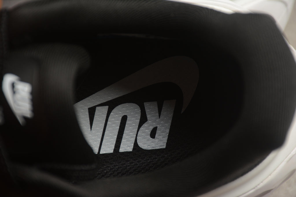 Vomero Premium – Negro / Blanco