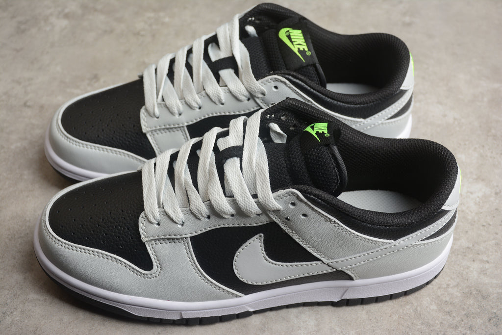 Dunk SB – Gris / Negro