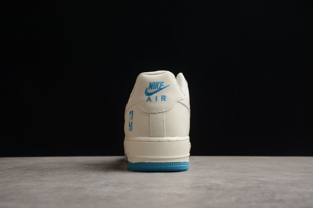 Nike Air Force 1 Low – Blanco / Azul
