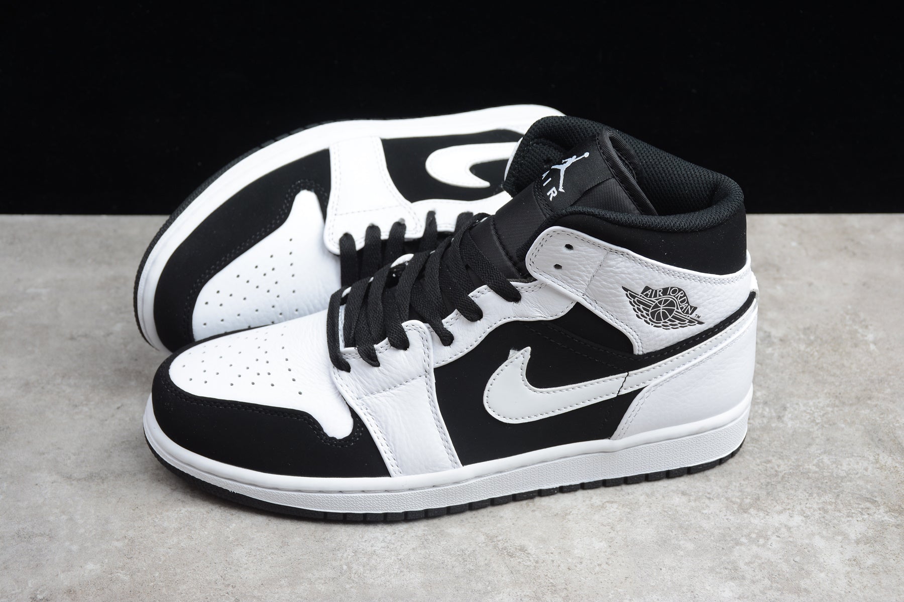 Air Jordan 1 Mid – Blanco / Negro