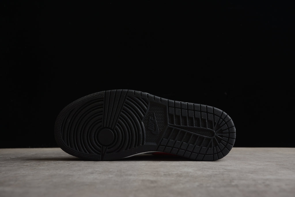 Jordan 1 Low – Negro / Blanco / Rosa