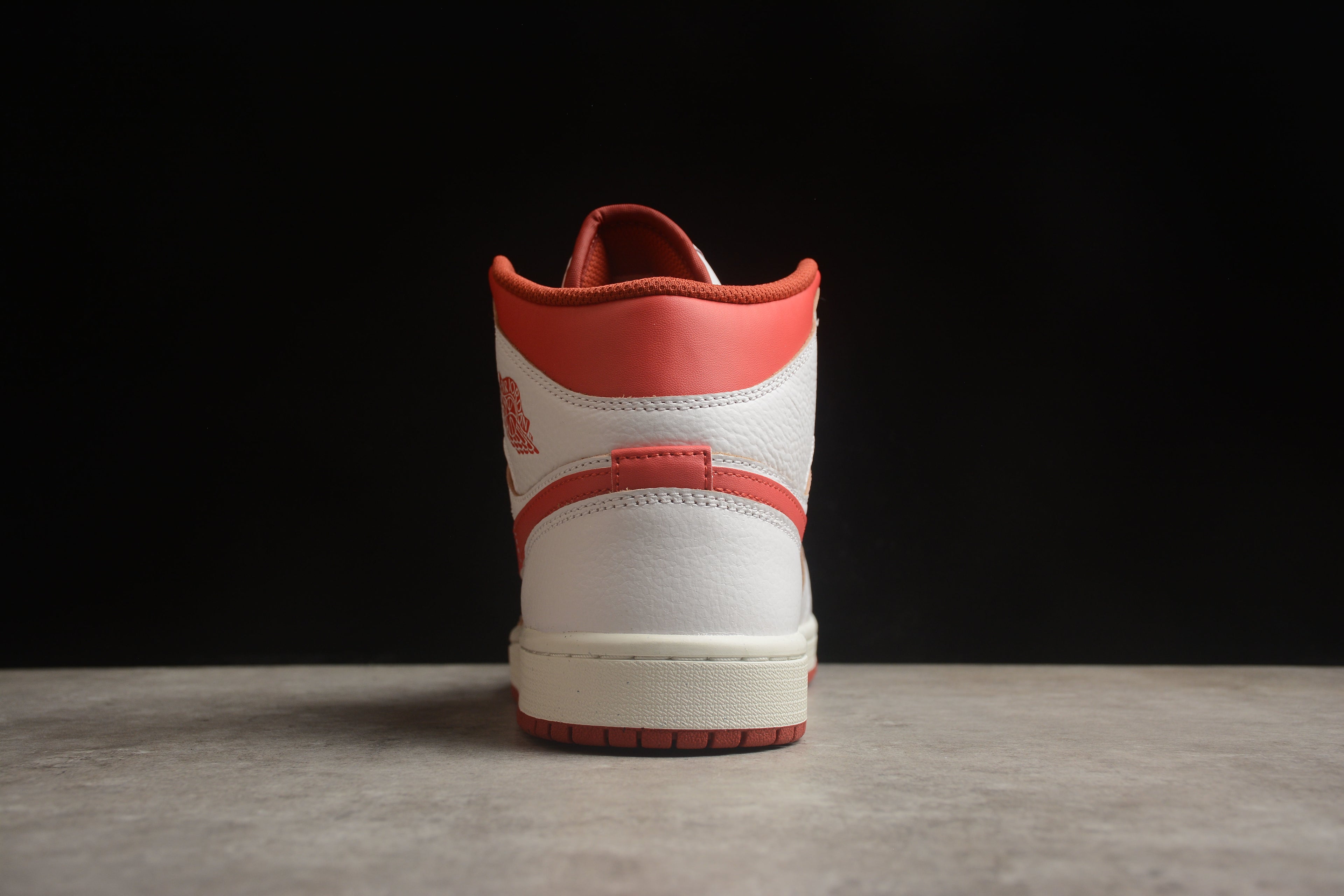 Air Jordan 1 Mid – Blanco / Rojo