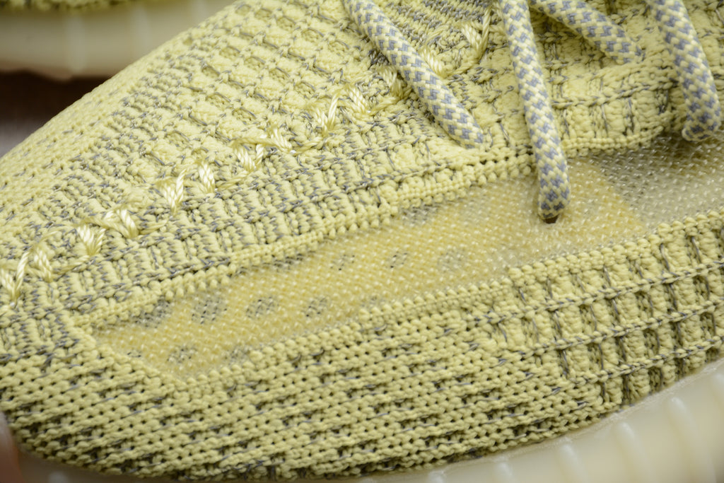 Adidas Yeezy 350 – Amarillo / Gris