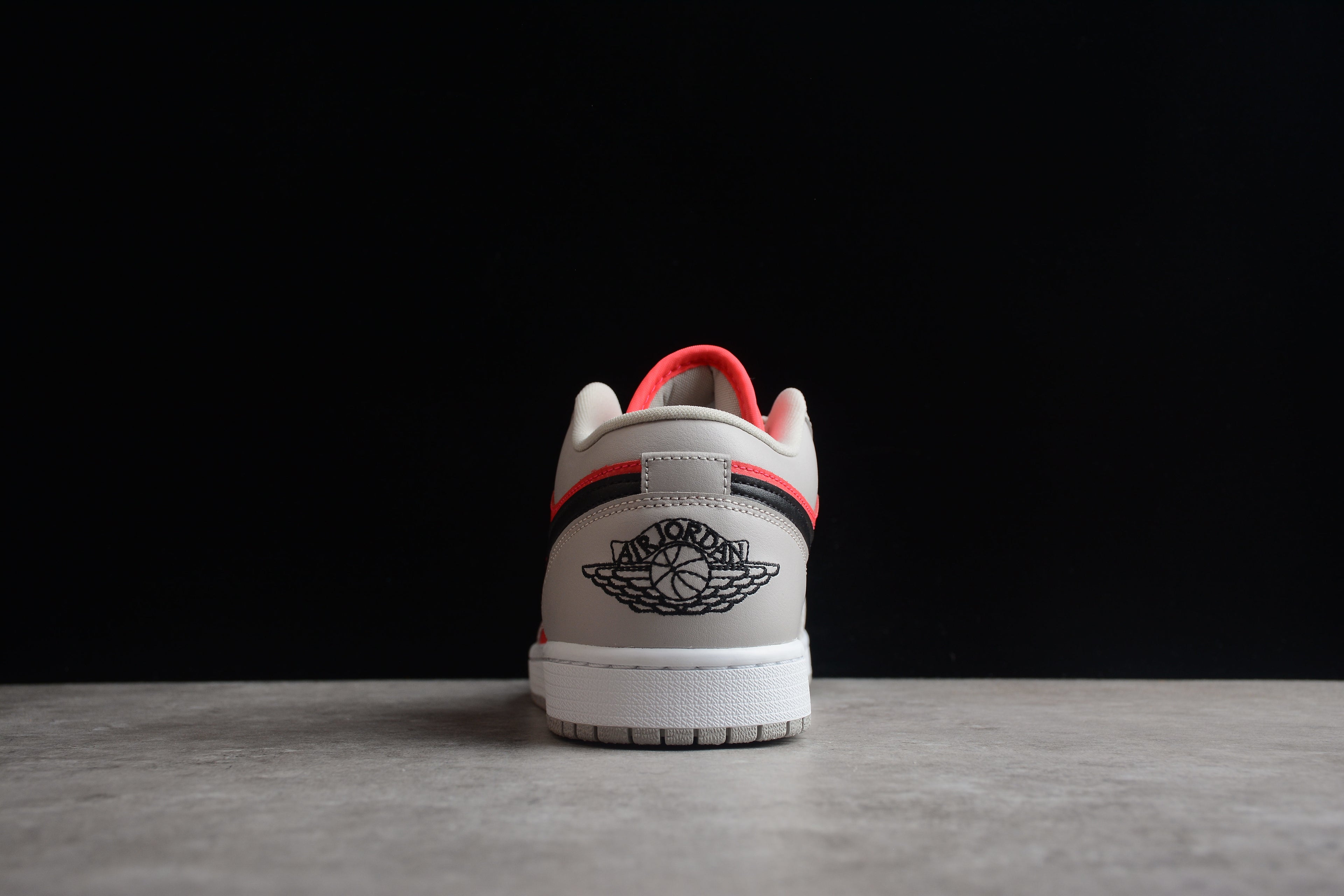 Jordan 1 Low – Rojo / Gris