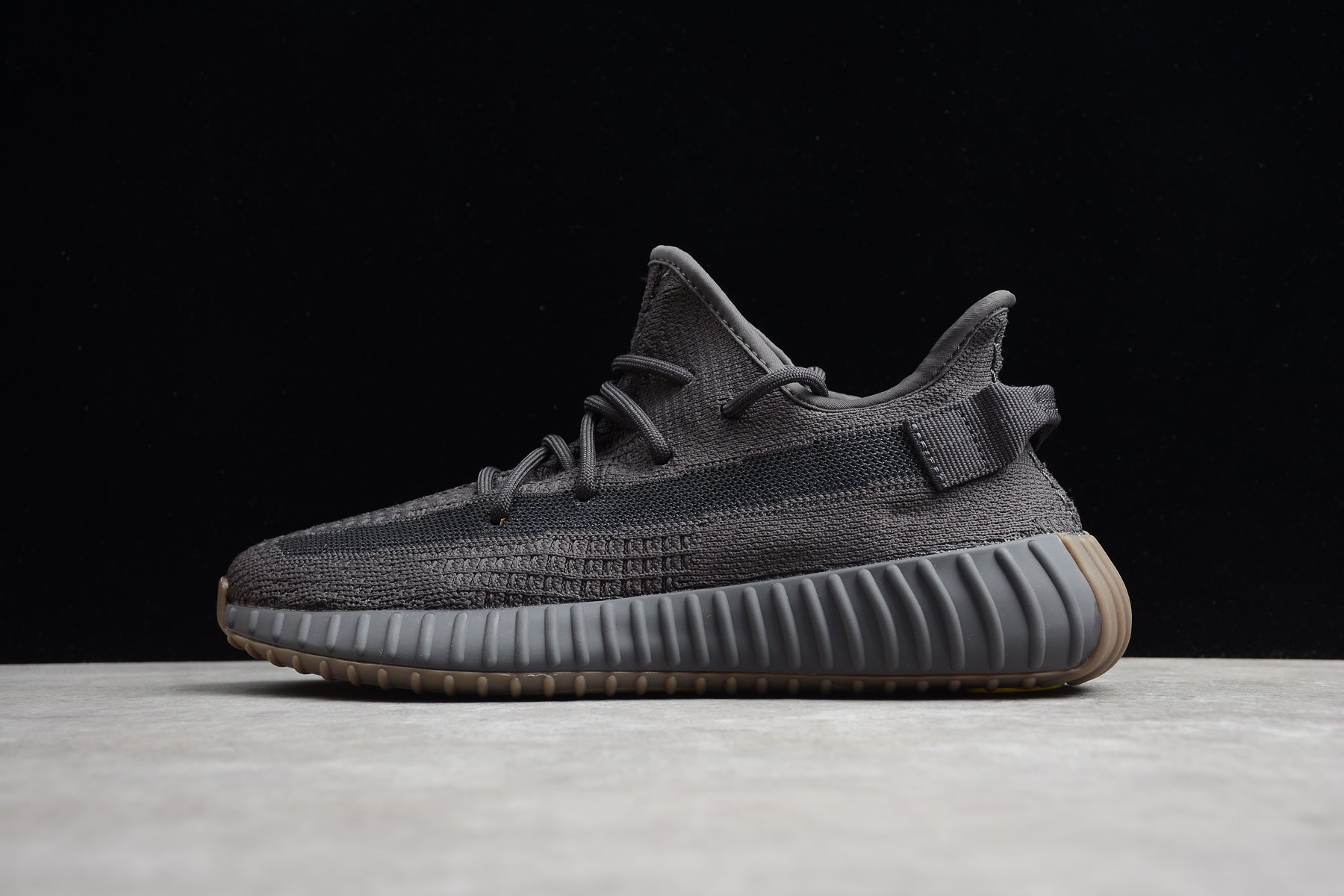 Adidas Yeezy 350 – Gris Oscuro