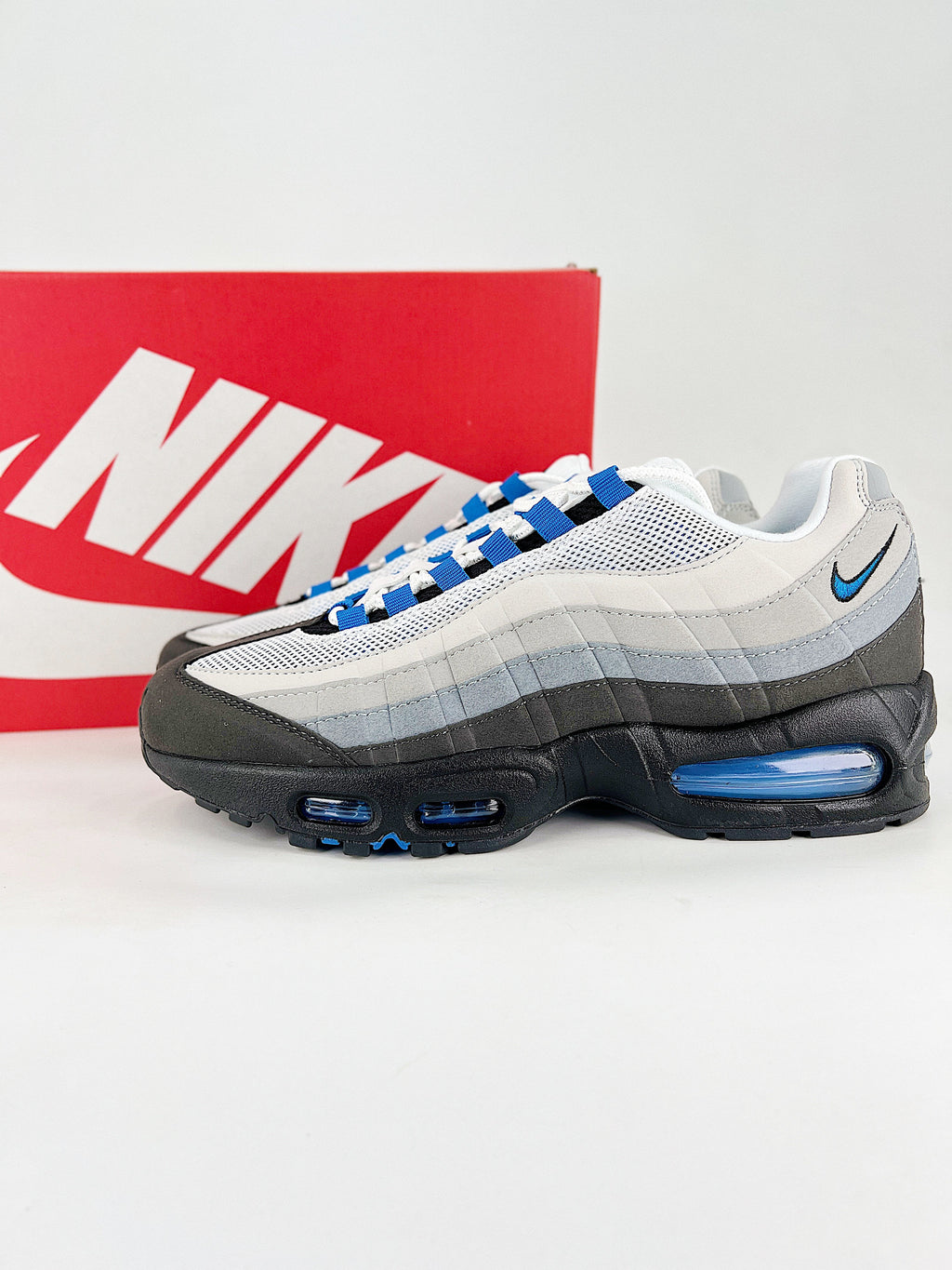 Air Max 95 – Negro / Blanco / Azul