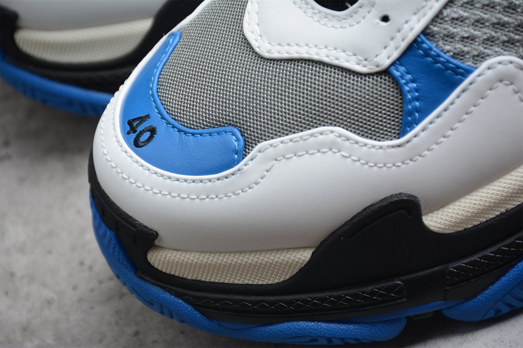 Balenciaga Triple S – Negro / Azul / Blanco