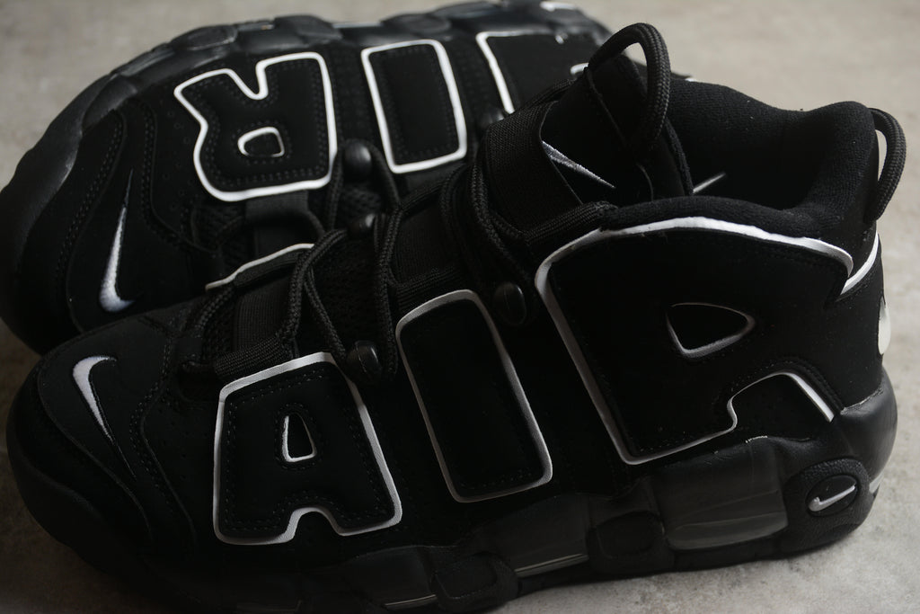 Air More Uptempo – Negro / Blancas
