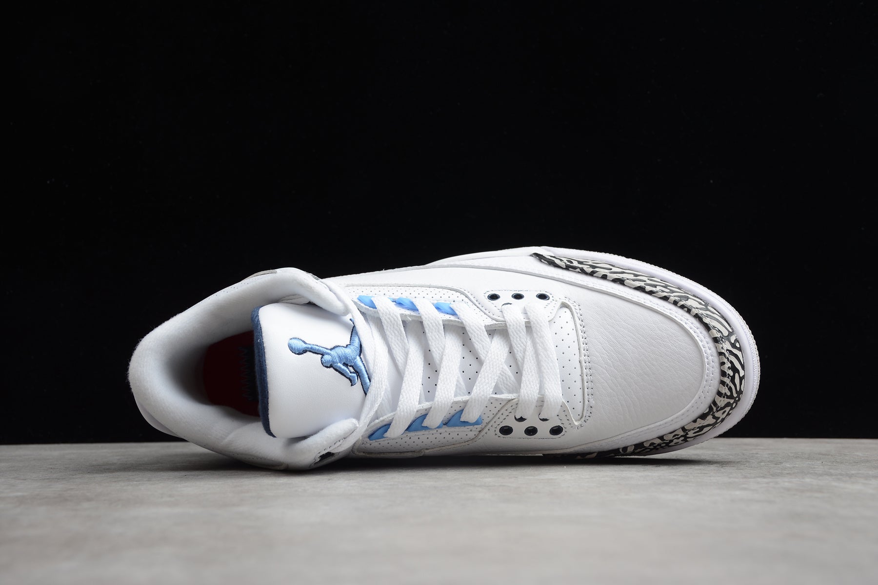 Air Jordan 3 – Blanco / Azul Claro