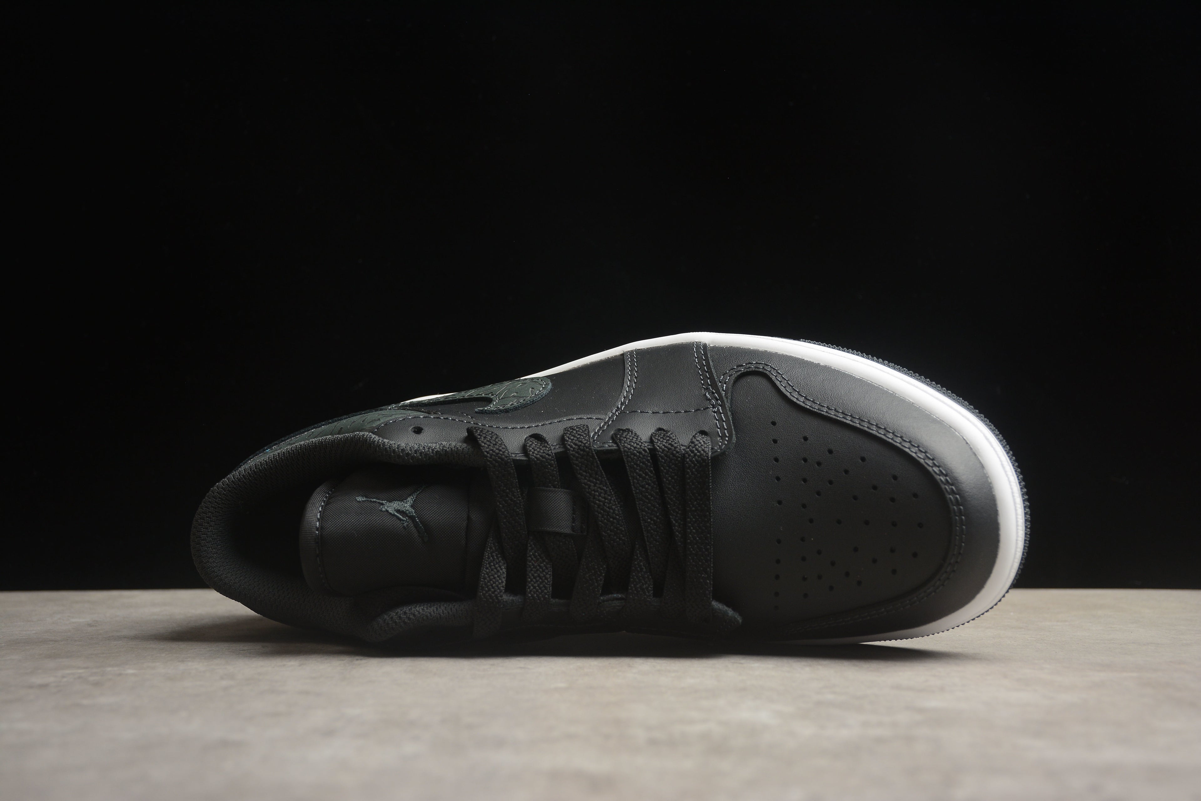 Jordan 1 Low – Negro