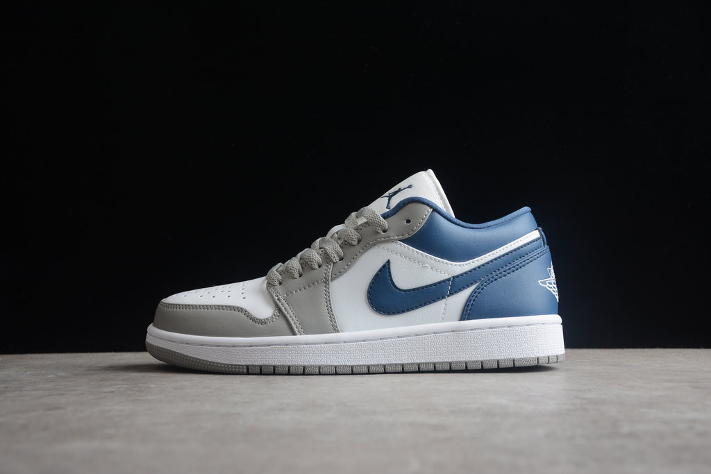 Jordan 1 Low – Gris / Azul / Blanco