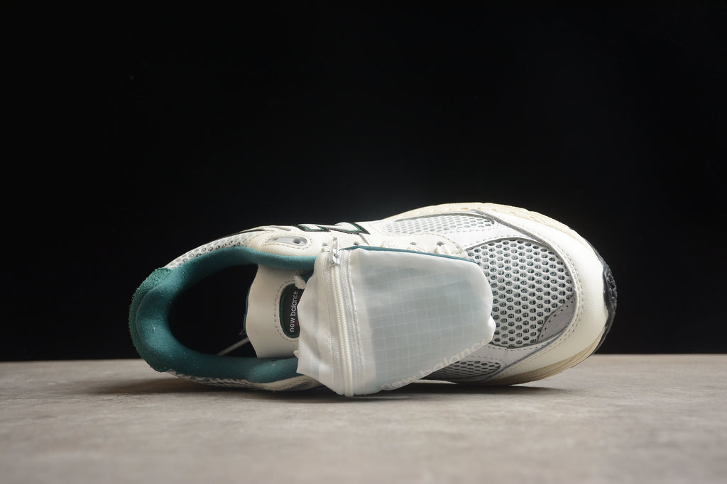 New Balance 2002R – Beige / Negro