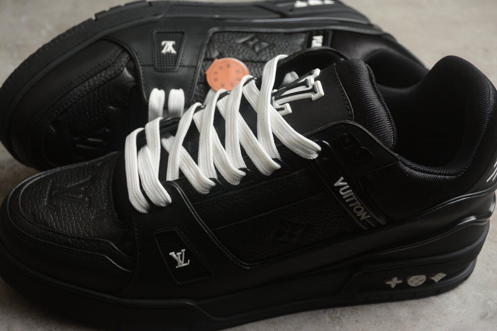 Louis Vuitton Trainer Low – Negro