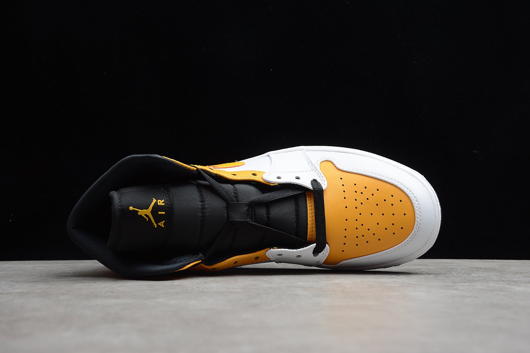 Air Jordan 1 Mid – Amarillo / Blanco / Negro