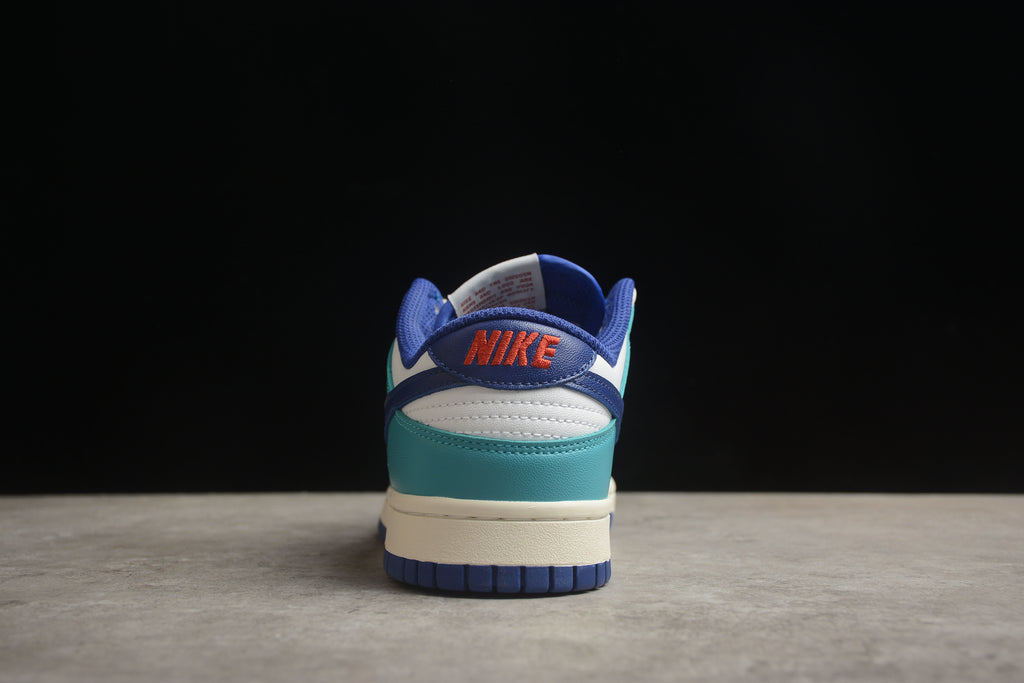 Dunk SB – Azul / Blanco Oscuro