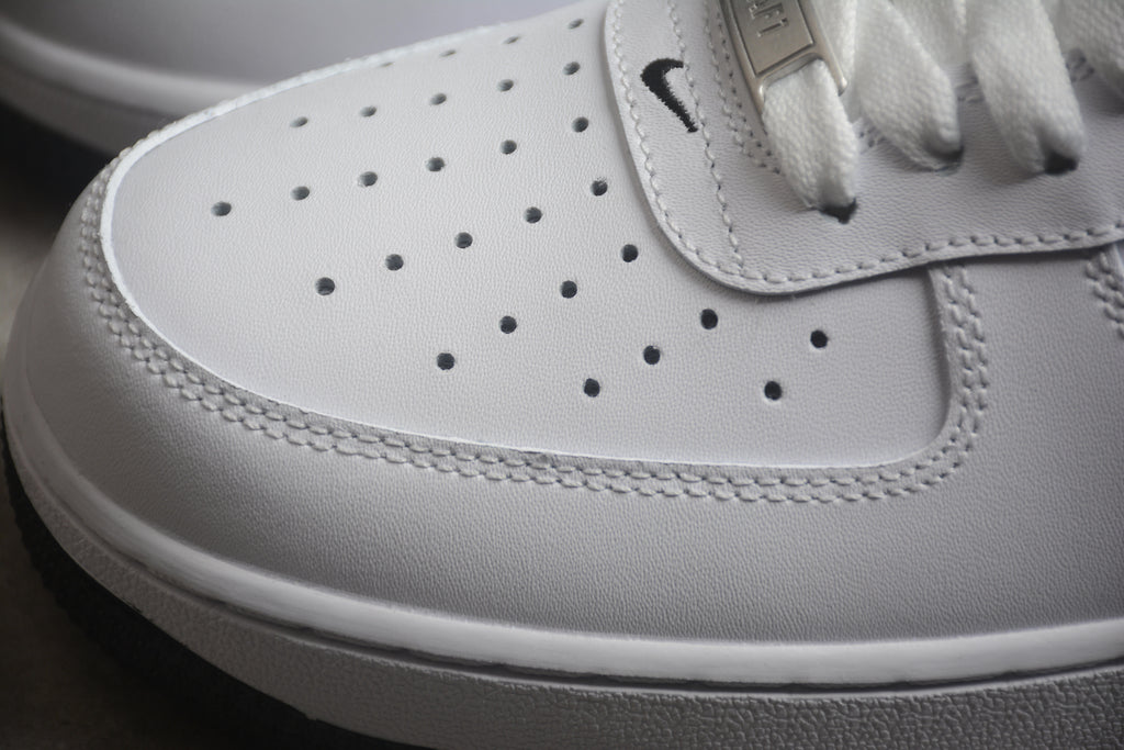 Air Force 1 Low – Blanco / Suela Negra
