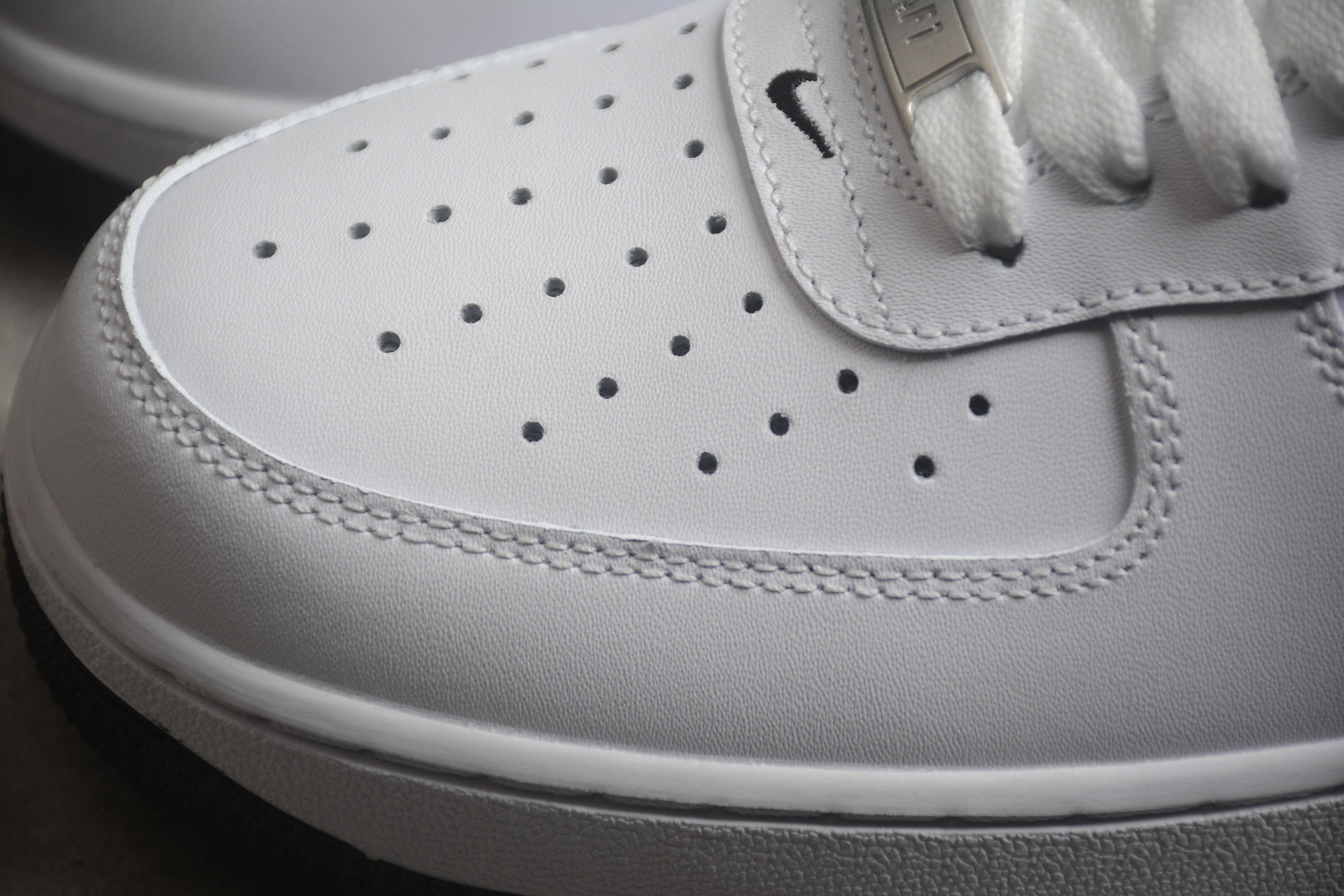 Air Force 1 Low – Blanco / Suela Negra