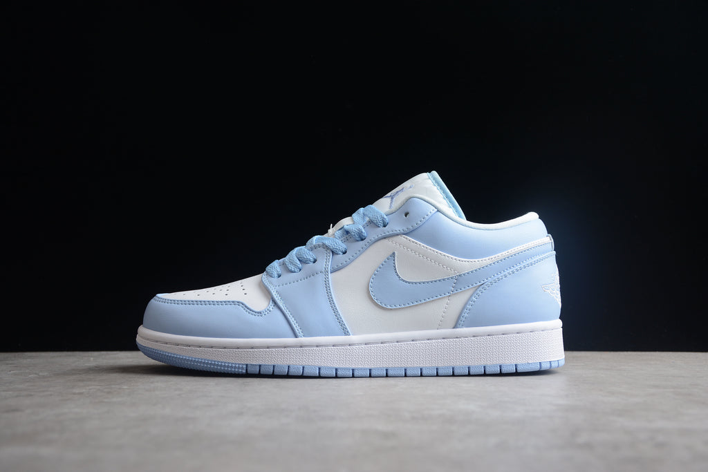 Jordan 1 Low – Azul Claro / Blanco