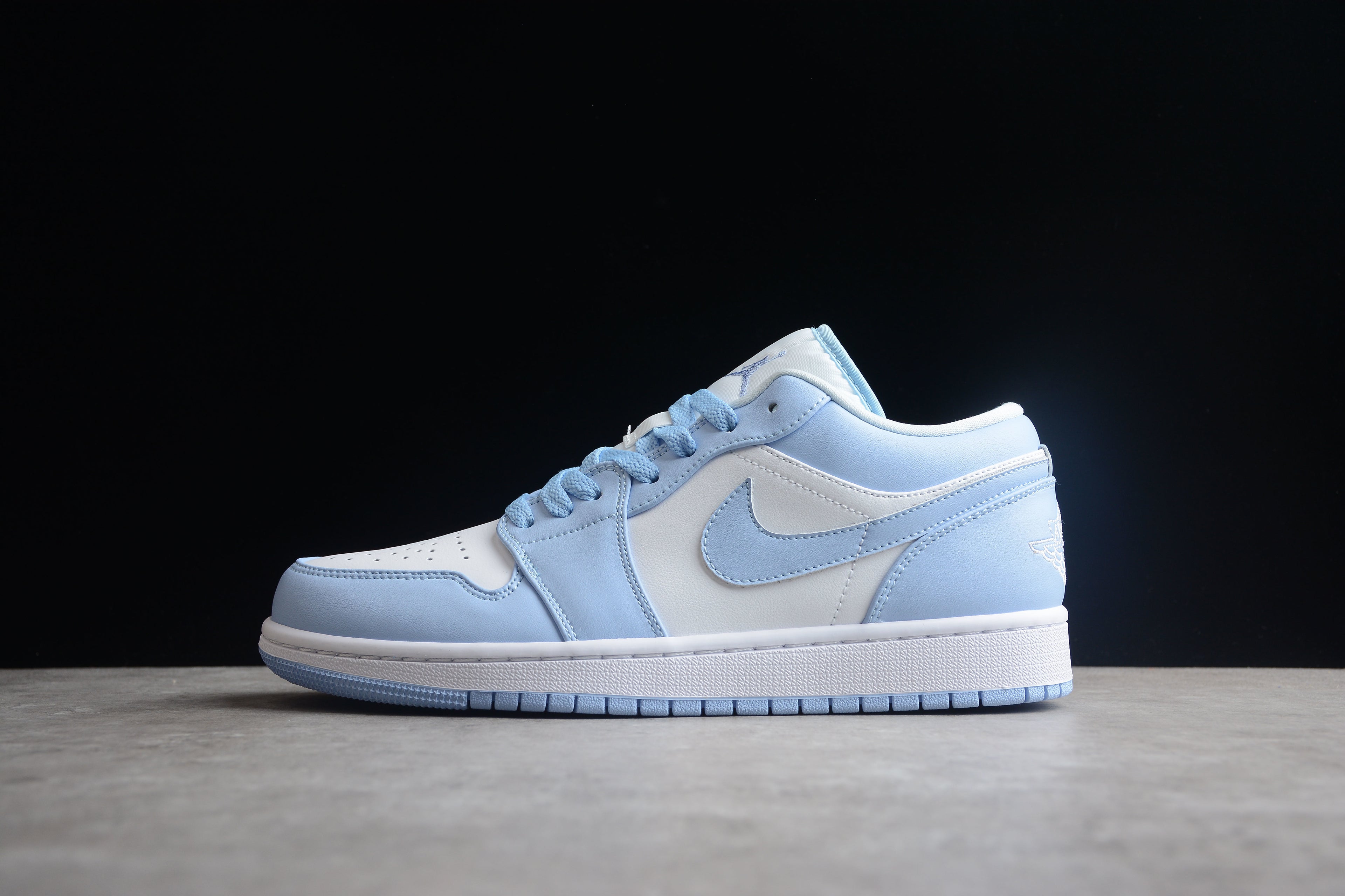 Jordan 1 Low – Azul Claro / Blanco