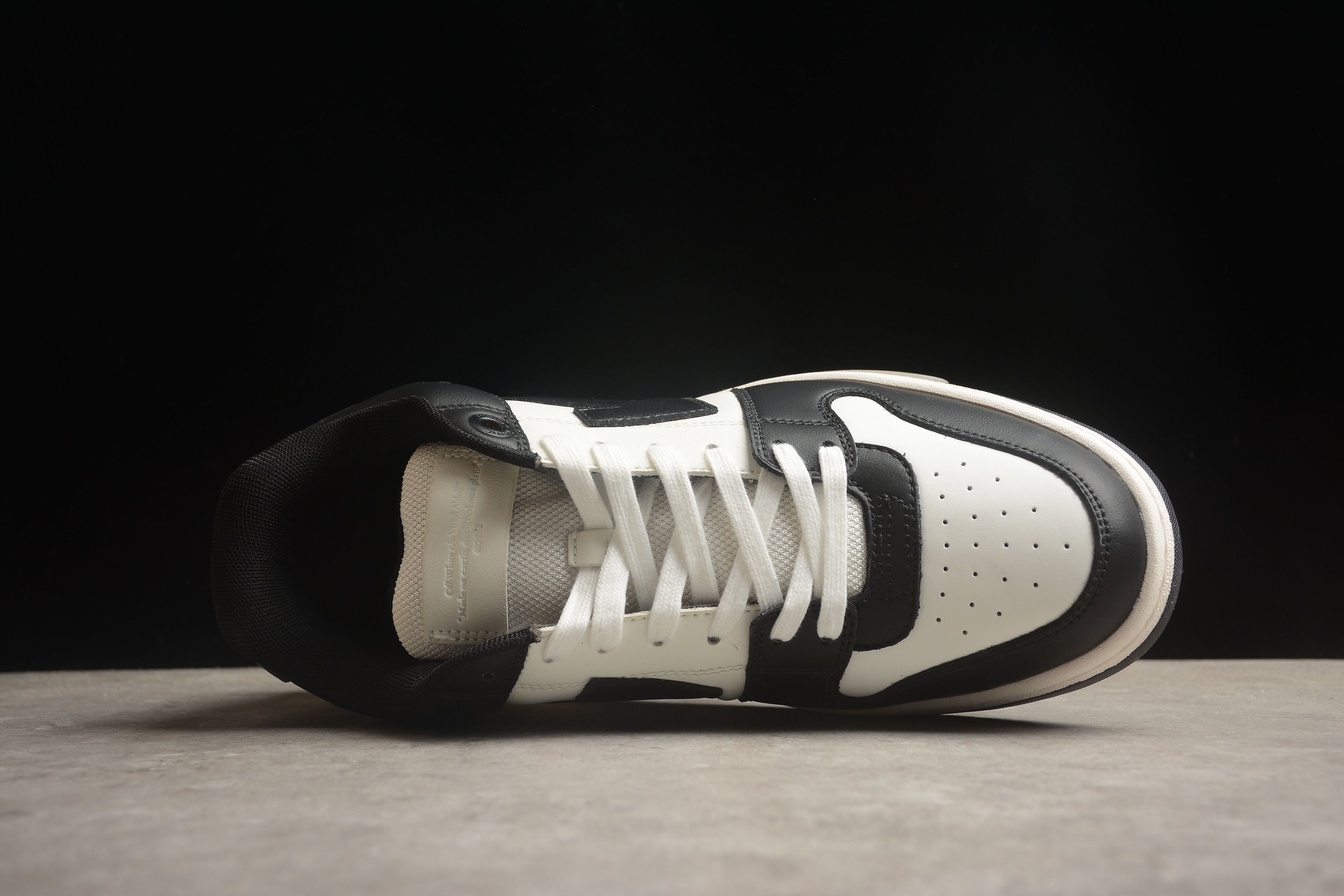 Off-White – Negro / Blanco