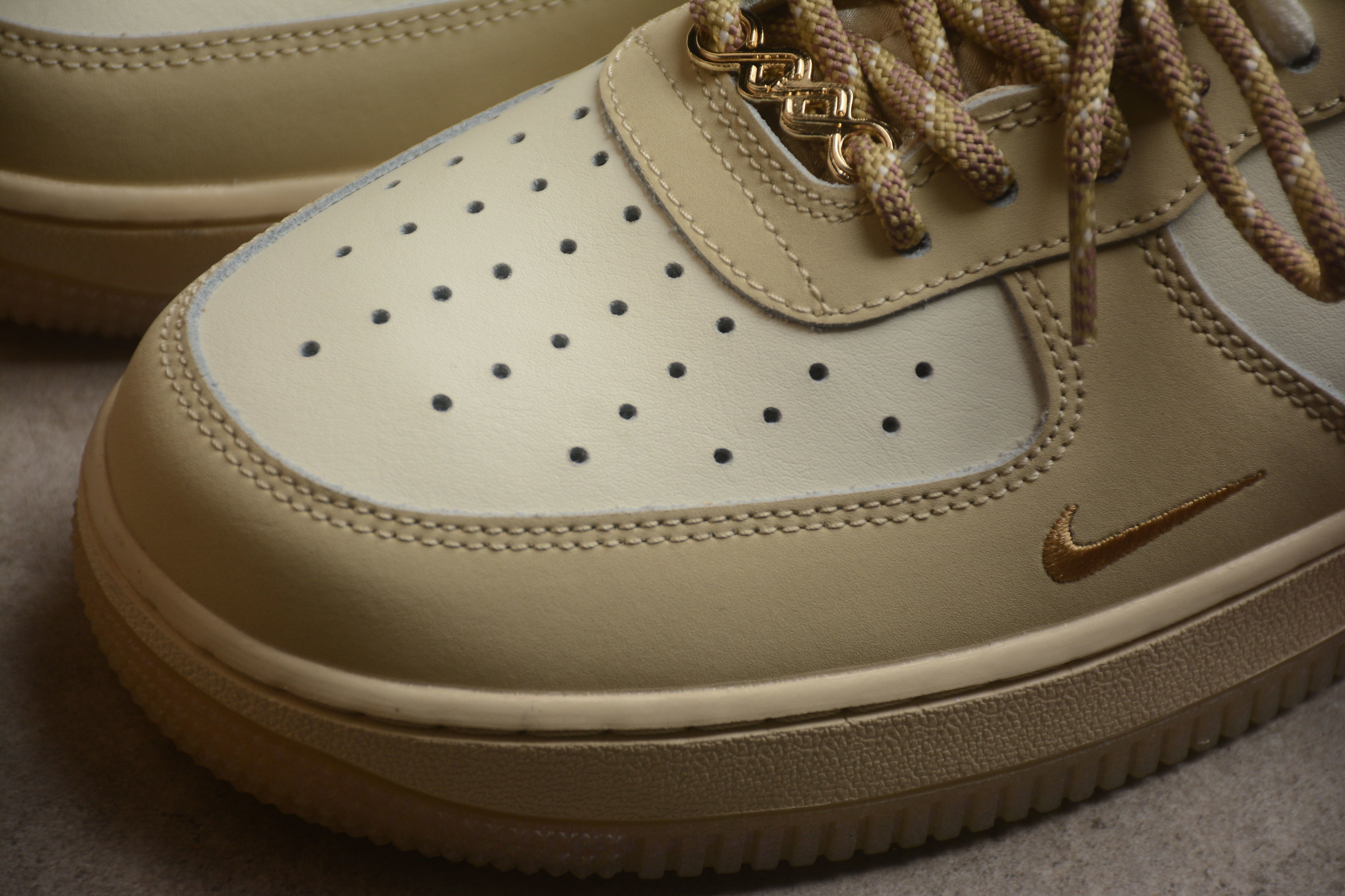 Air Force 1 Low – Beige / Blanco