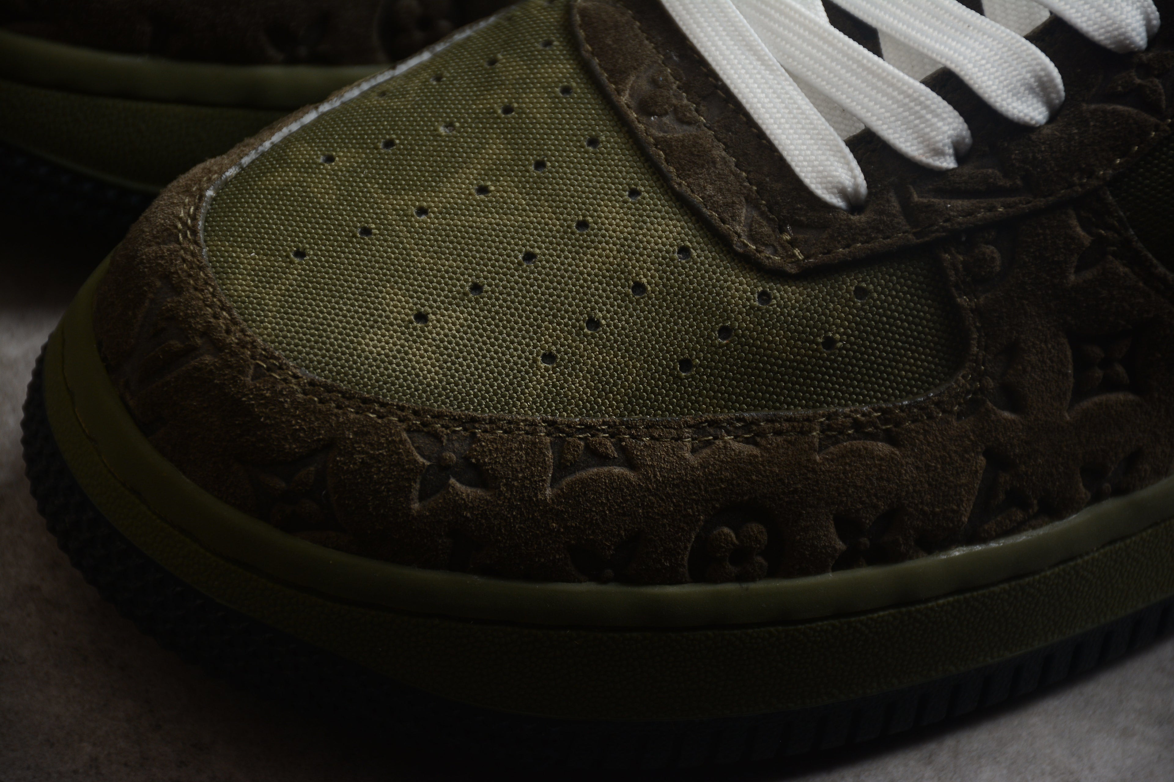 Air Force 1 Low LV – Blanco / Marrón