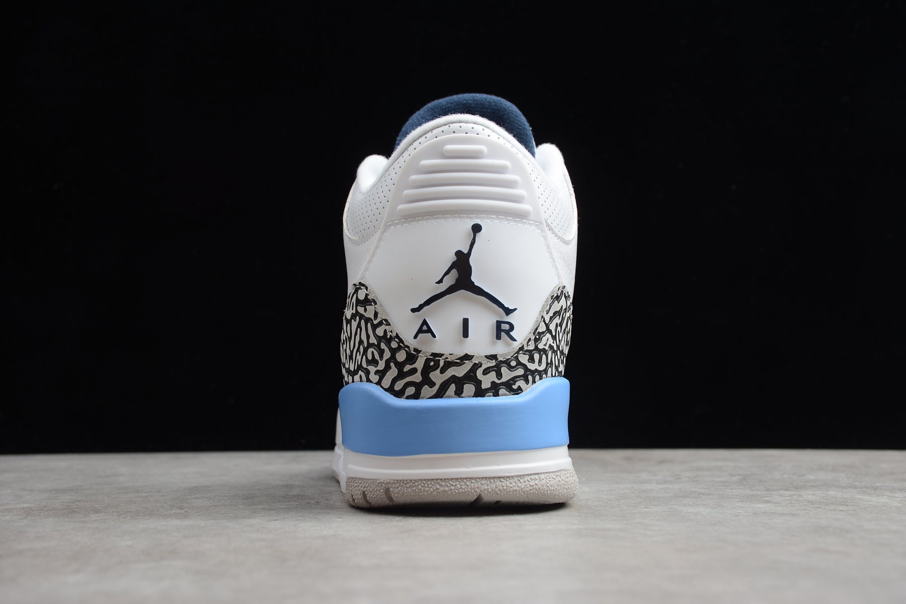 Air Jordan 3 – Blanco / Azul Claro