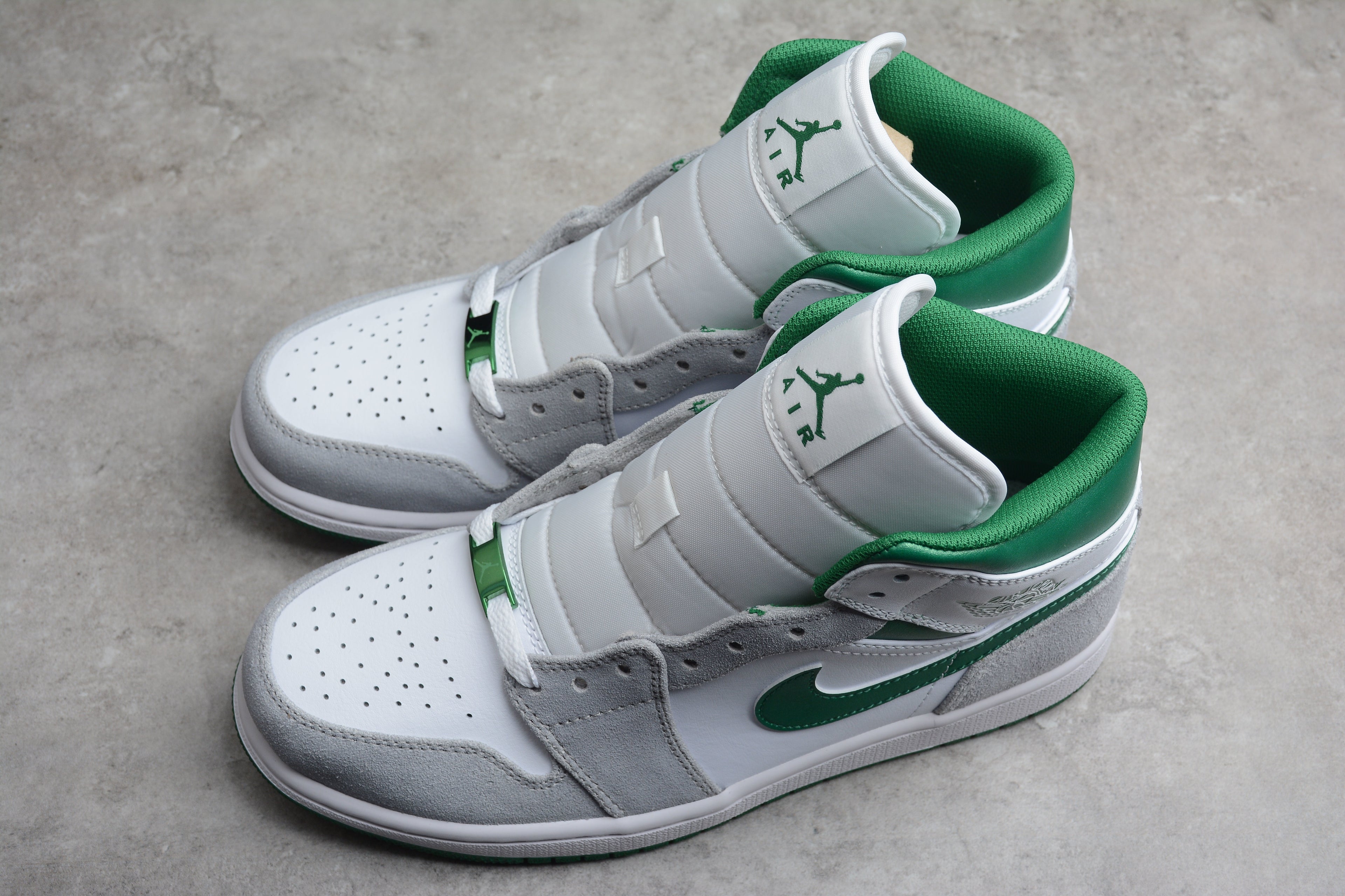 Air Jordan 1 Mid – Gris / Verde