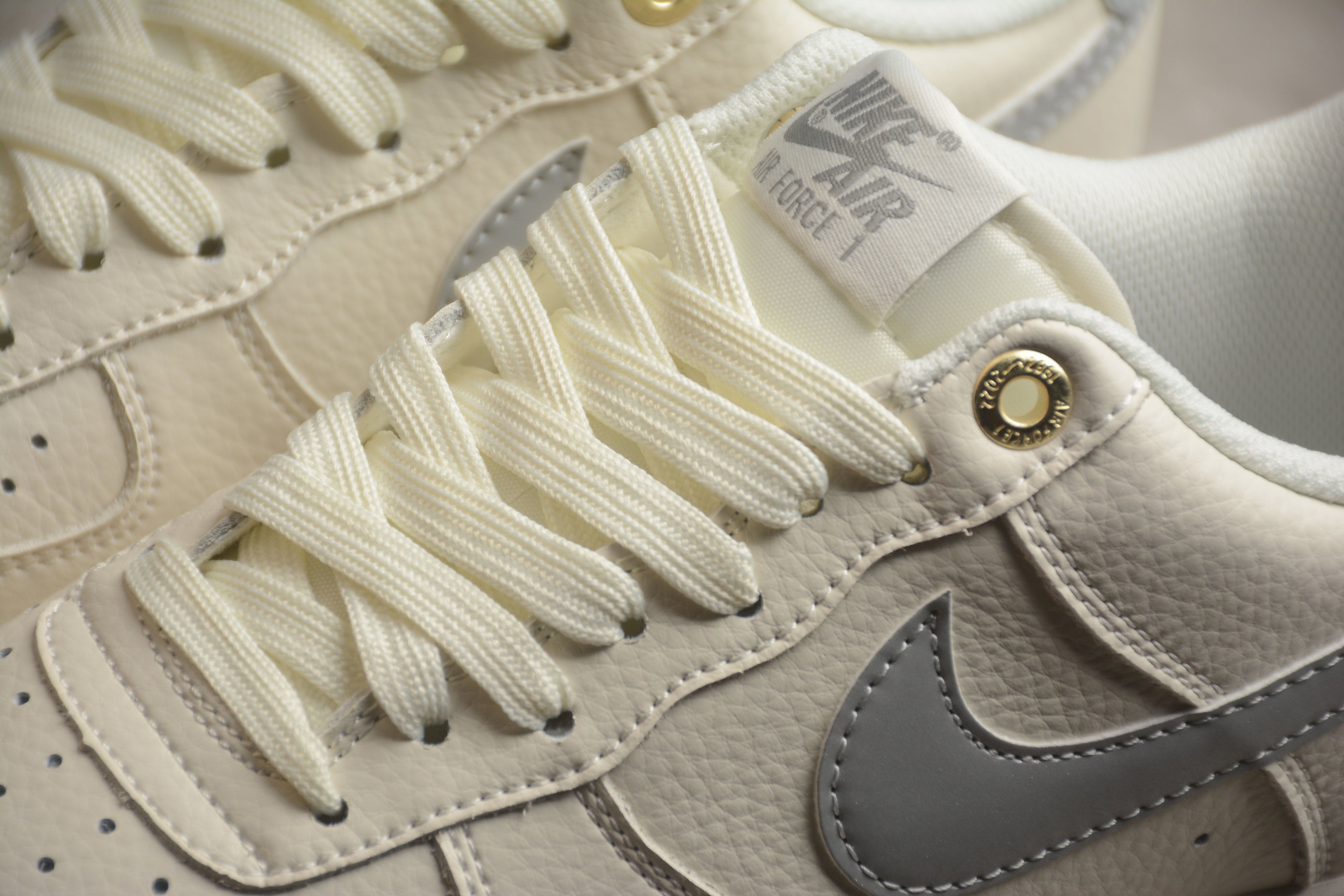 Air Force 1 Low – Beige / Gris