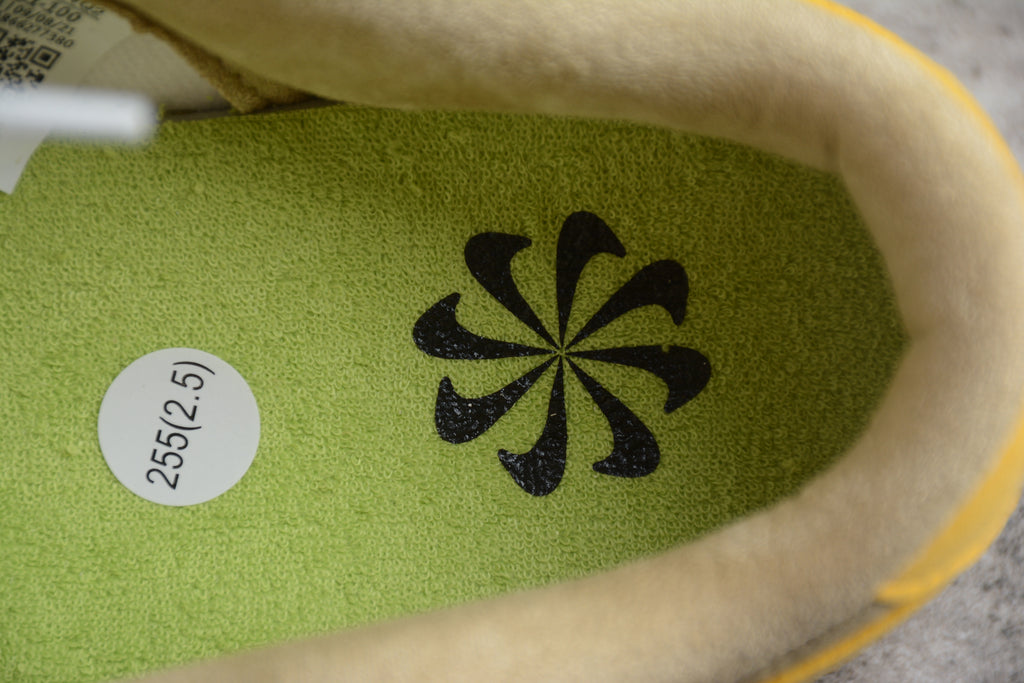 Dunk SB – Amarillo / Blanco / Negro