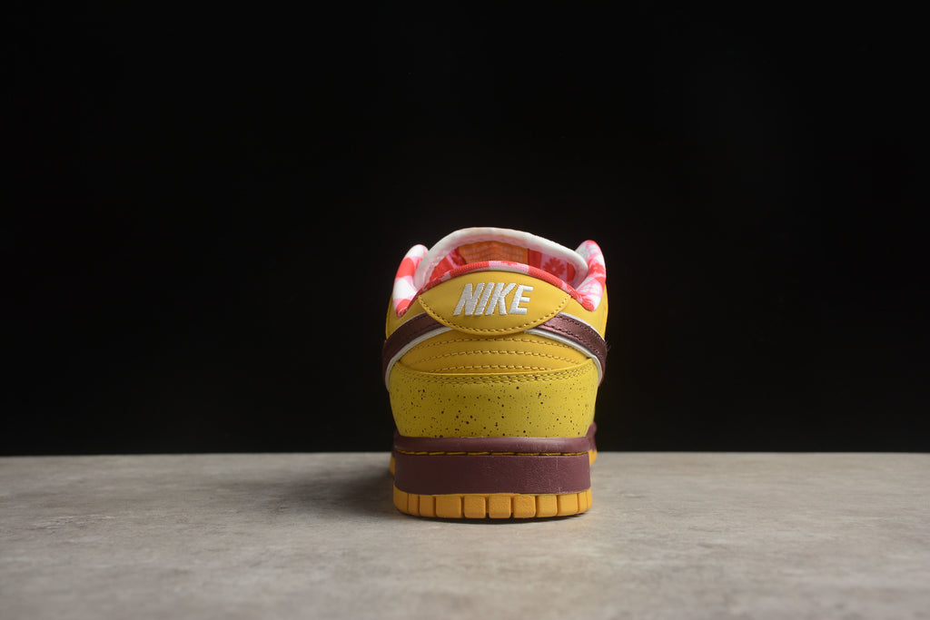 Dunk SB – Amarillo / Granate