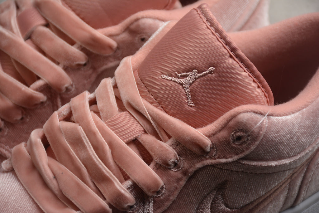Jordan 1 Low – Rosa
