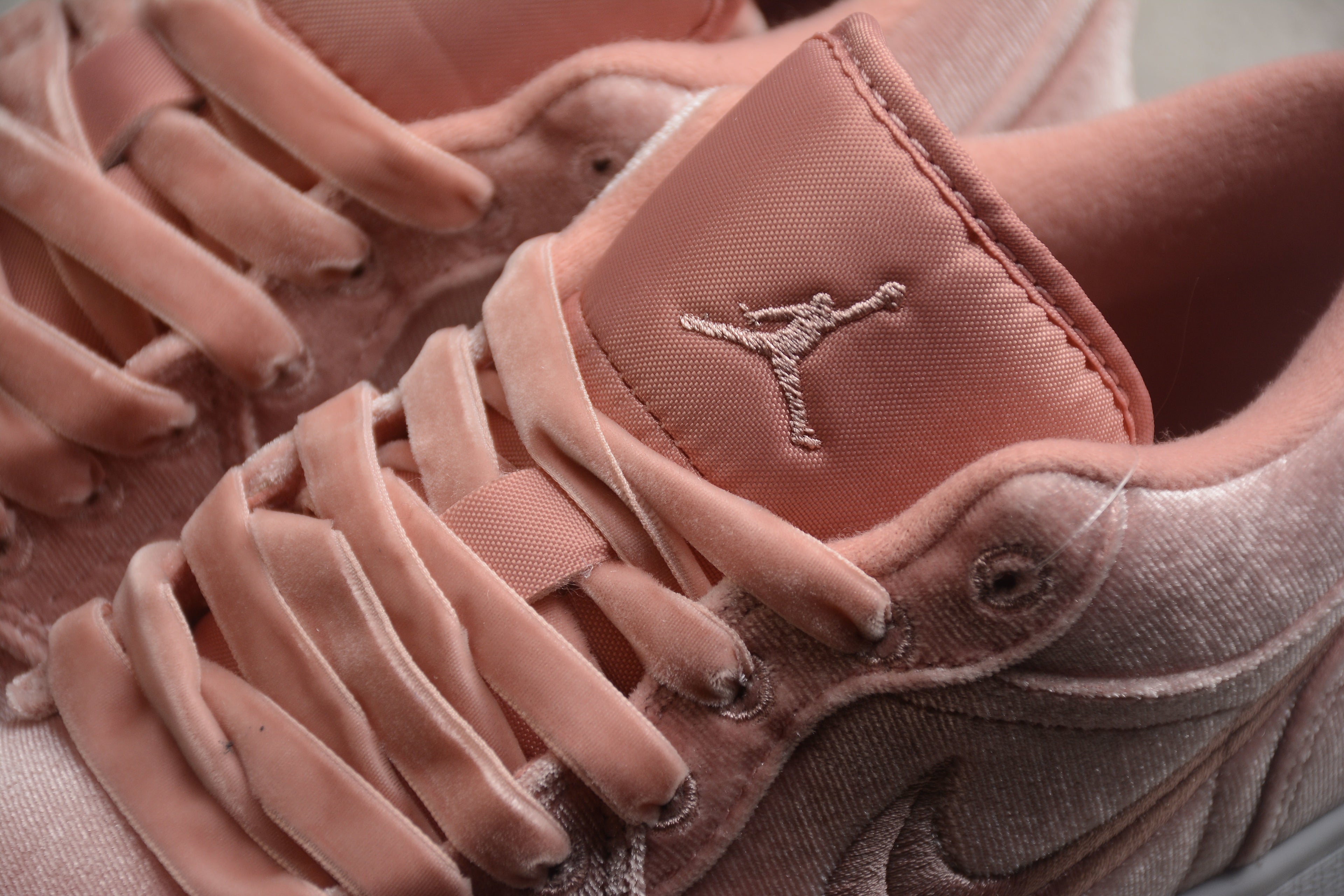 Jordan 1 Low – Rosa